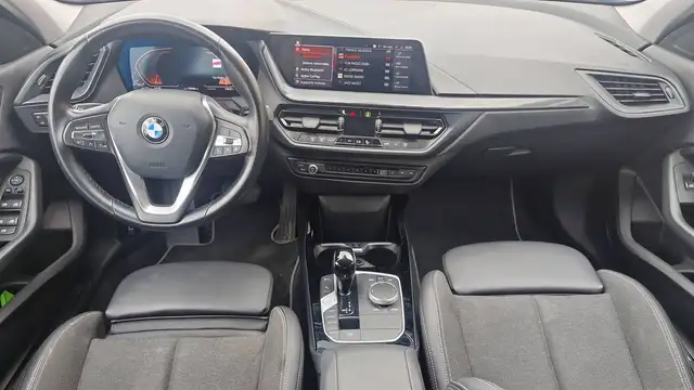 BMW 1 Series view 11