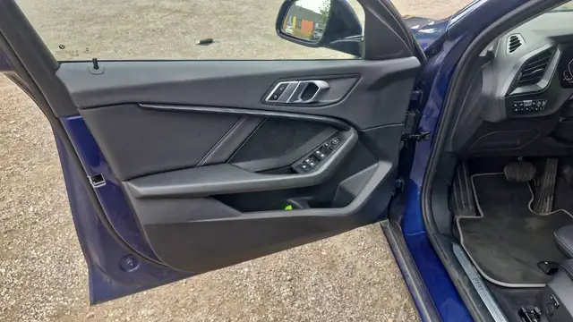 BMW 1 Series view 7