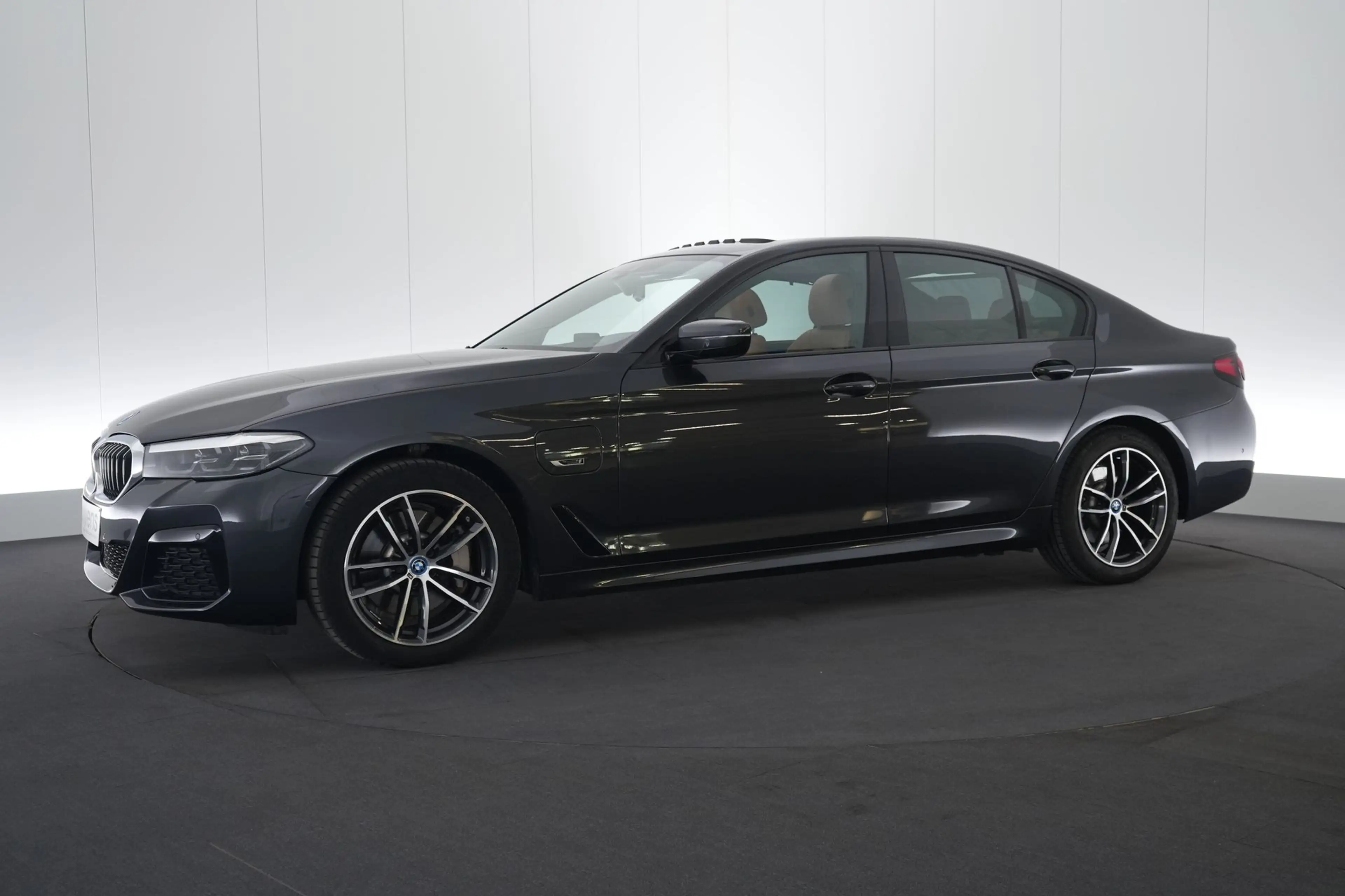BMW 530 5 530e PHEV M-Sport Business LEDER/CUIR LED GPS PD — photo 12