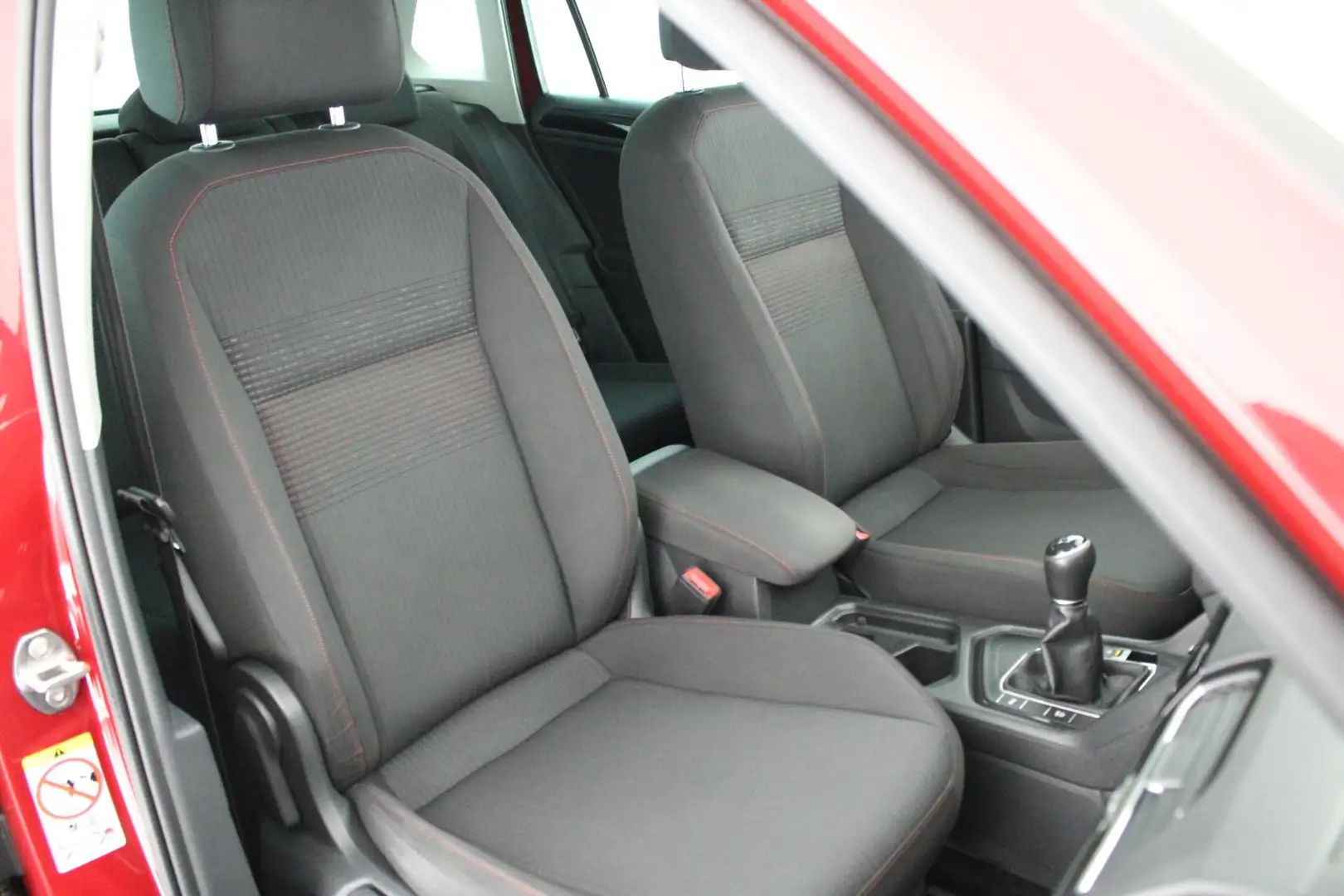 Volkswagen Tiguan 1.4 TSI 125pk H6 R-Line Sound Trekhaak Stoelverwar Rood - 2