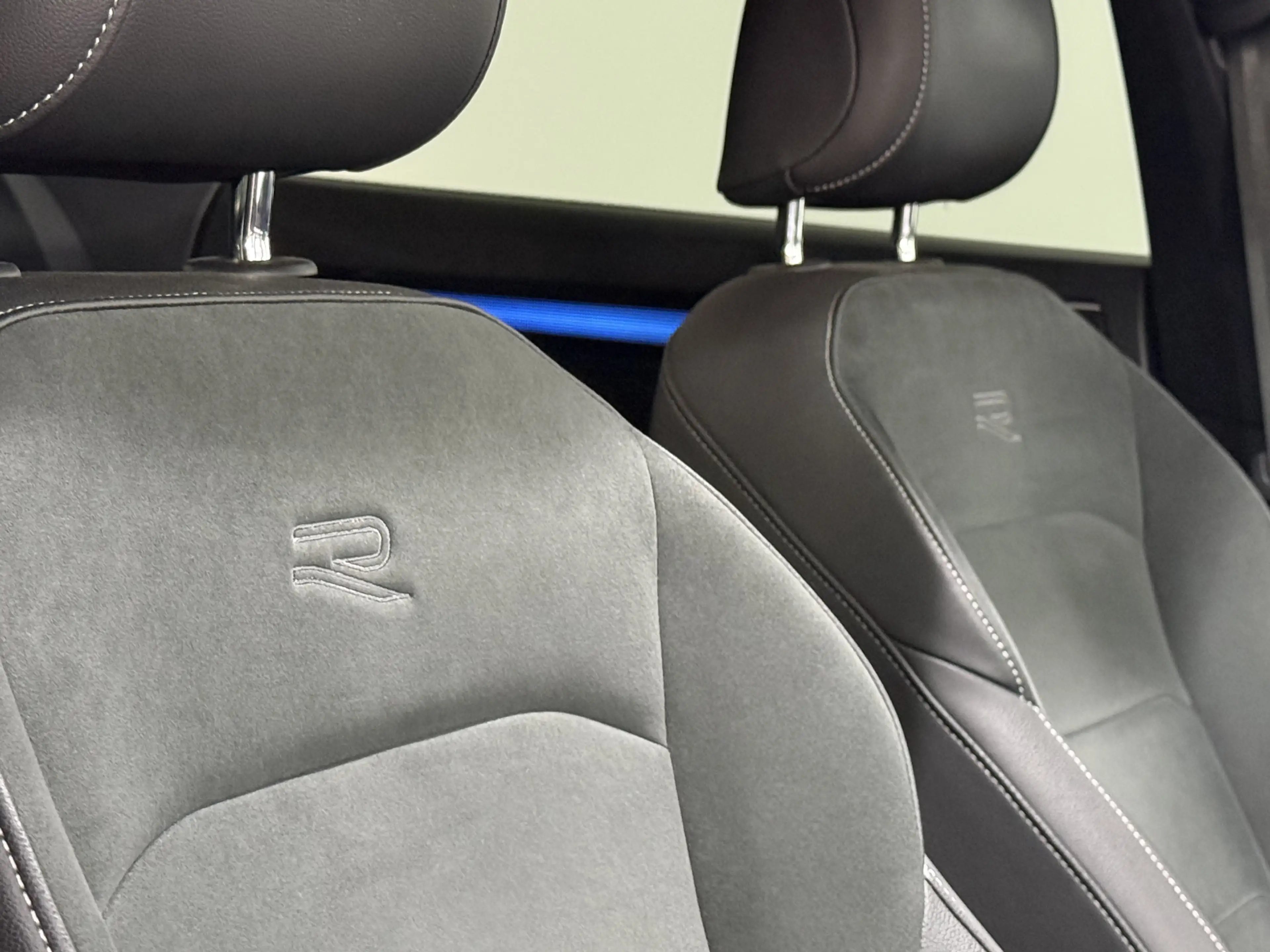 Volkswagen Arteon R-Line eHybrid IQ Pano ACC 360° StHz AHK — photo 12