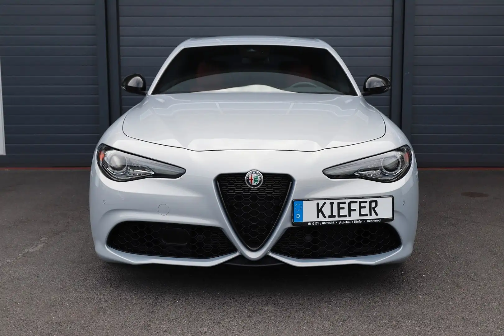 Alfa Romeo Giulia 2.0 Ti Sport/LED/ABSTANDSTEMP/TTW/SHZ/R19 srebrna - 2