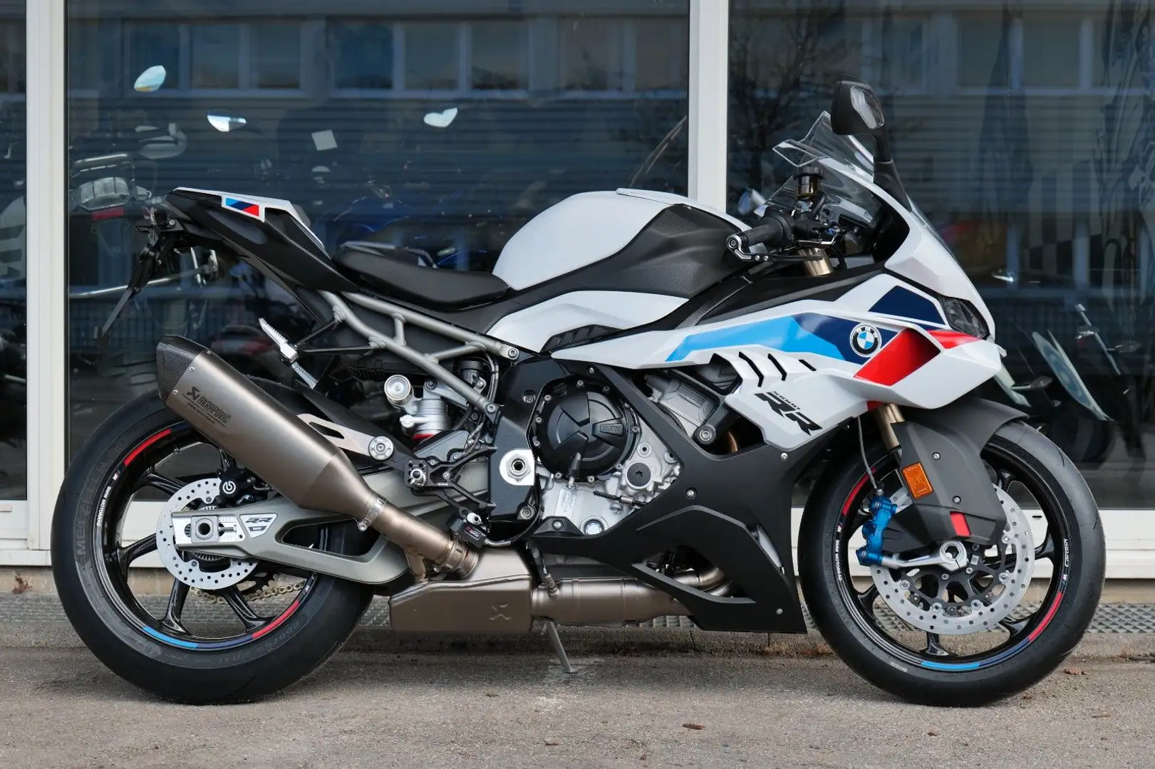 BMW S 1000 RR sofort lieferbar. Bílá - 1
