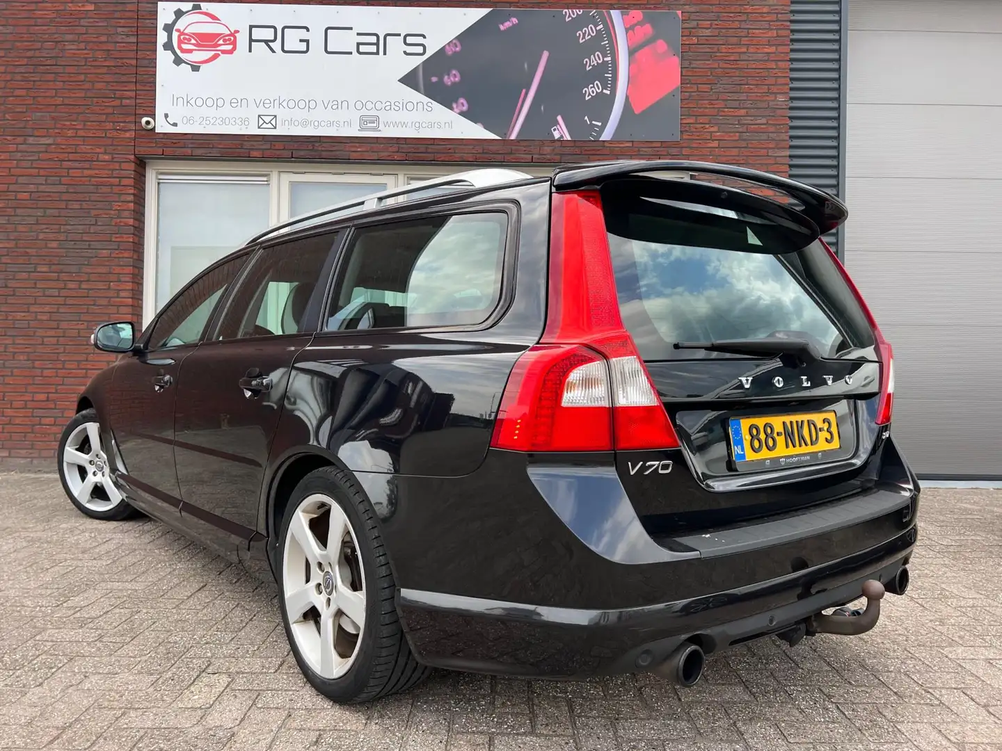 Volvo V70 2.0T R-Edition / Leder / Navi / PDC / 18 inch Noir - 2