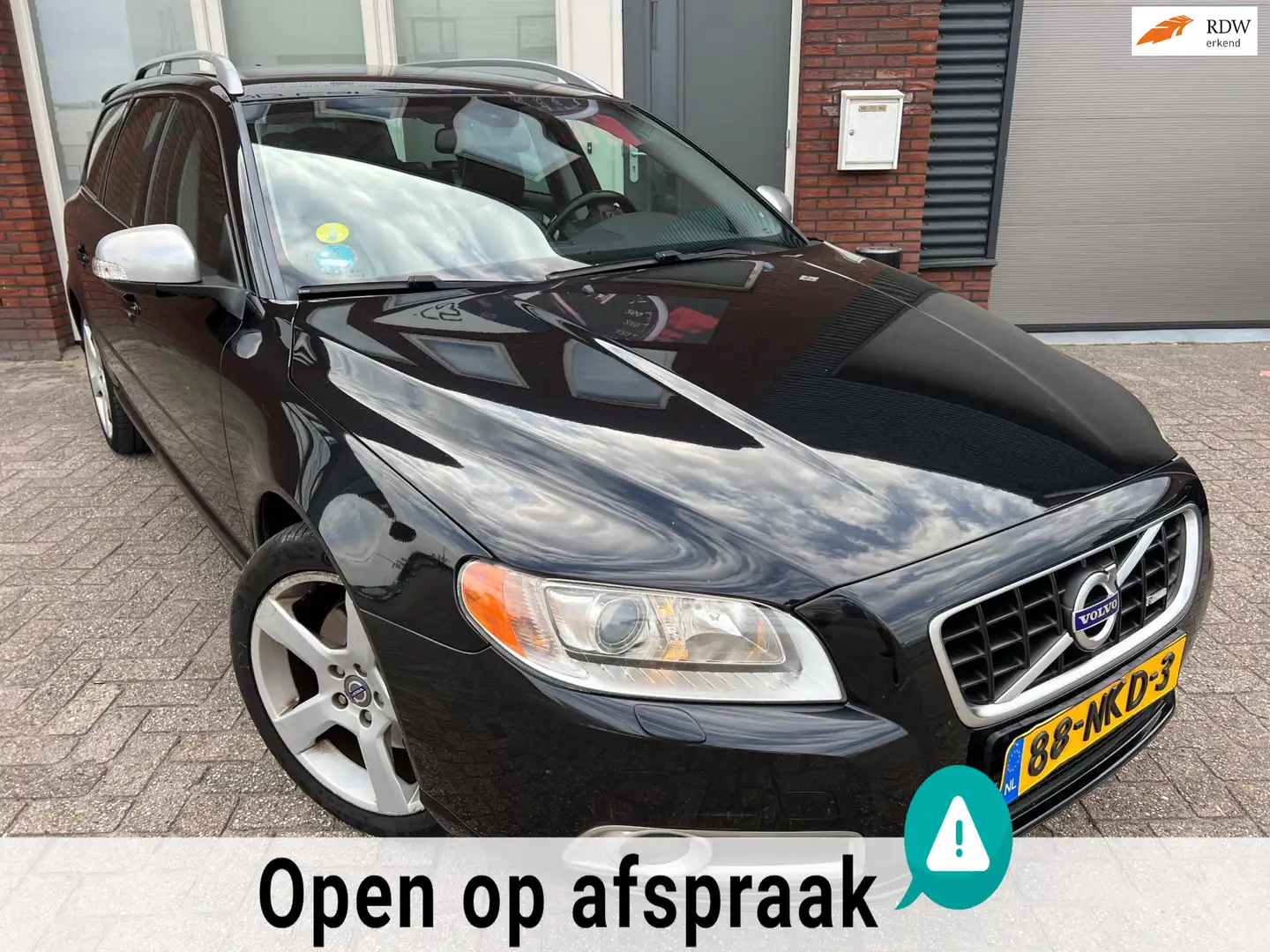 Volvo V70 2.0T R-Edition / Leder / Navi / PDC / 18 inch Fekete - 1