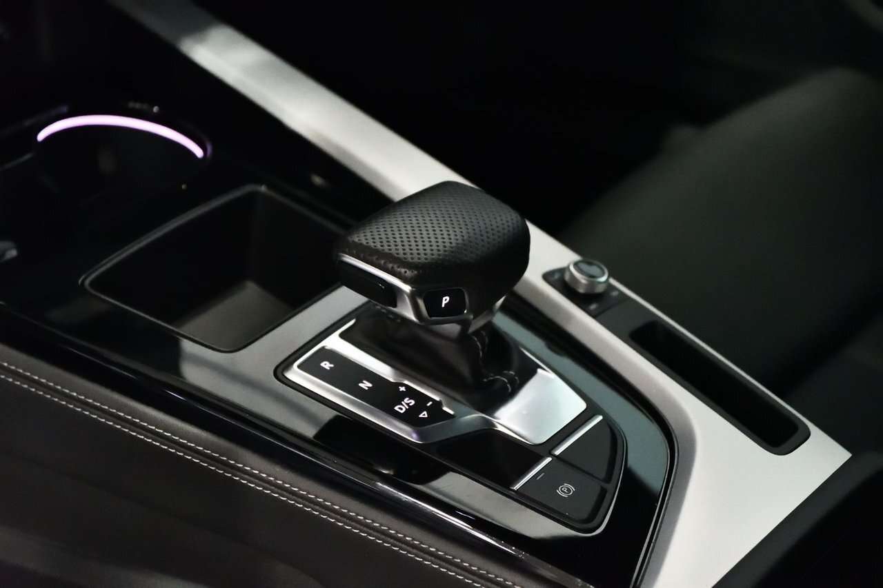 2023 Audi A5 Progressiv / Black Optics / 20 '' Rotors / Carplay thumb 12