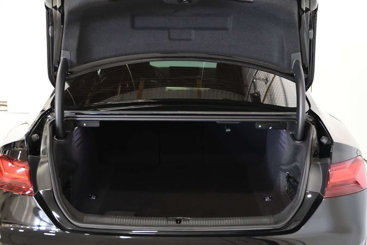 2023 Audi A5 Progressiv / Black Optics / 20 '' Rotors / Carplay thumb 9