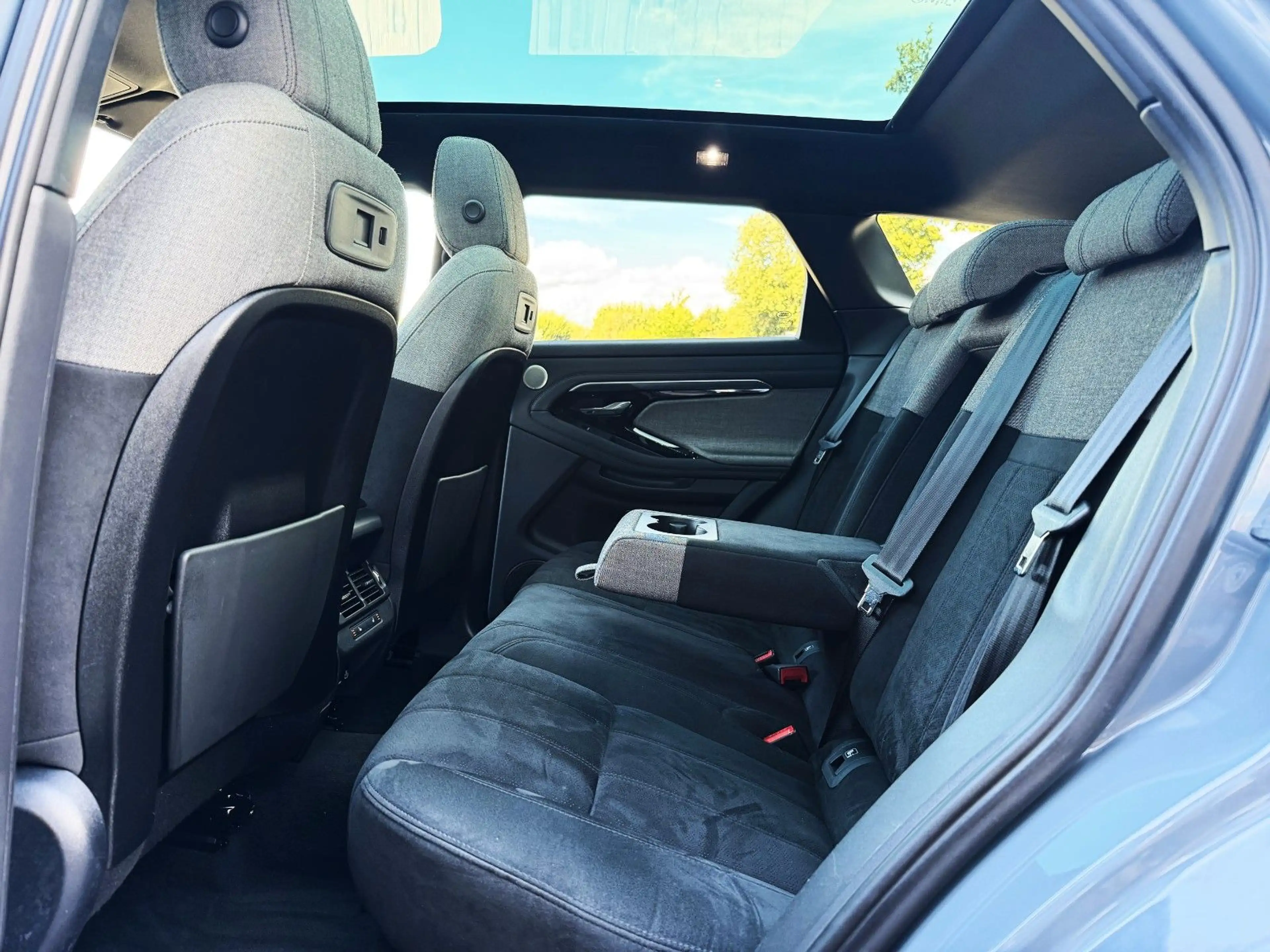 Land Rover Range Rover Evoque EVOQUE P300e R-DYNAMIC HSE*PANO*HUD*AHK* — photo 8
