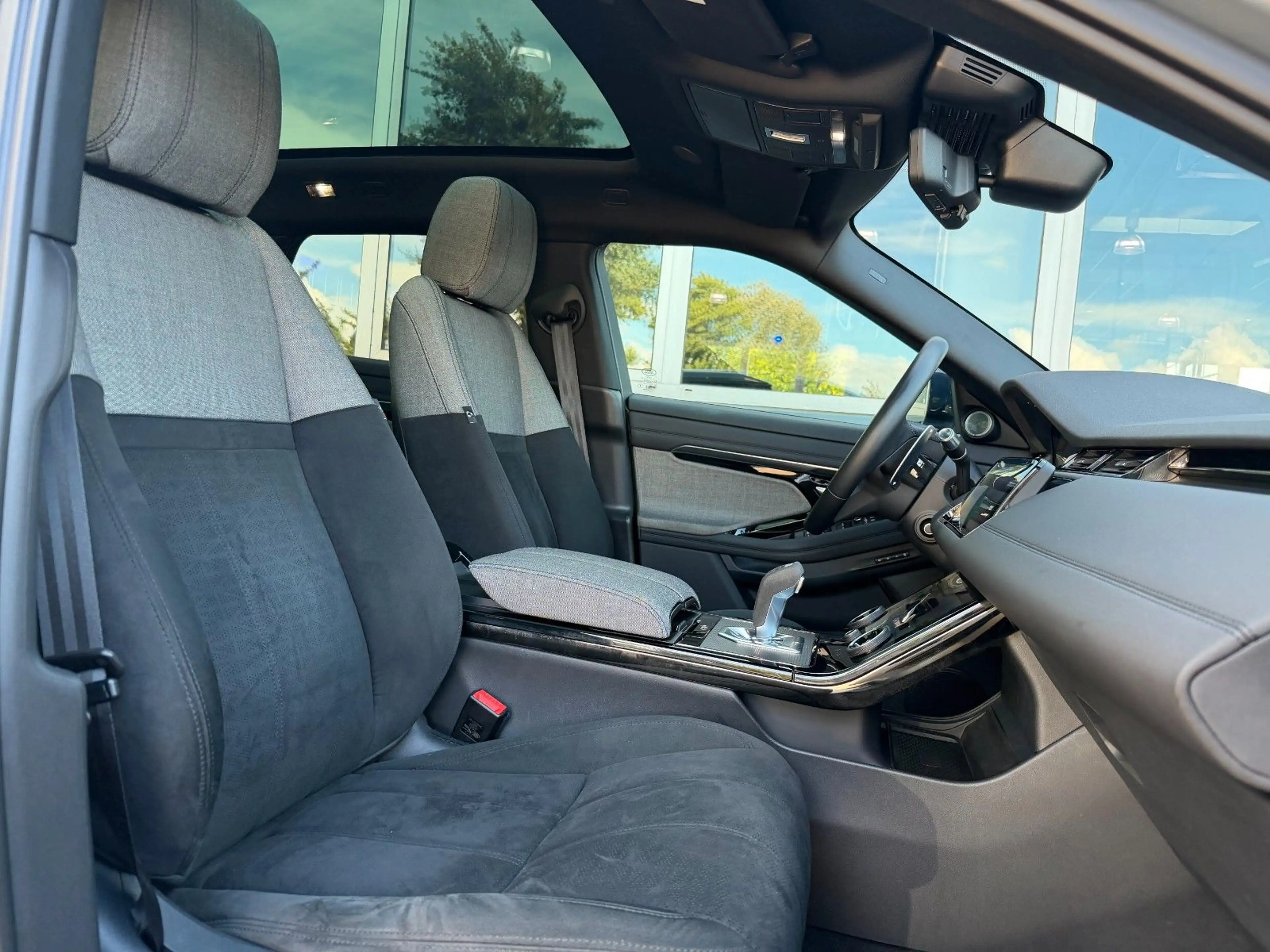 Land Rover Range Rover Evoque EVOQUE P300e R-DYNAMIC HSE*PANO*HUD*AHK* — photo 7