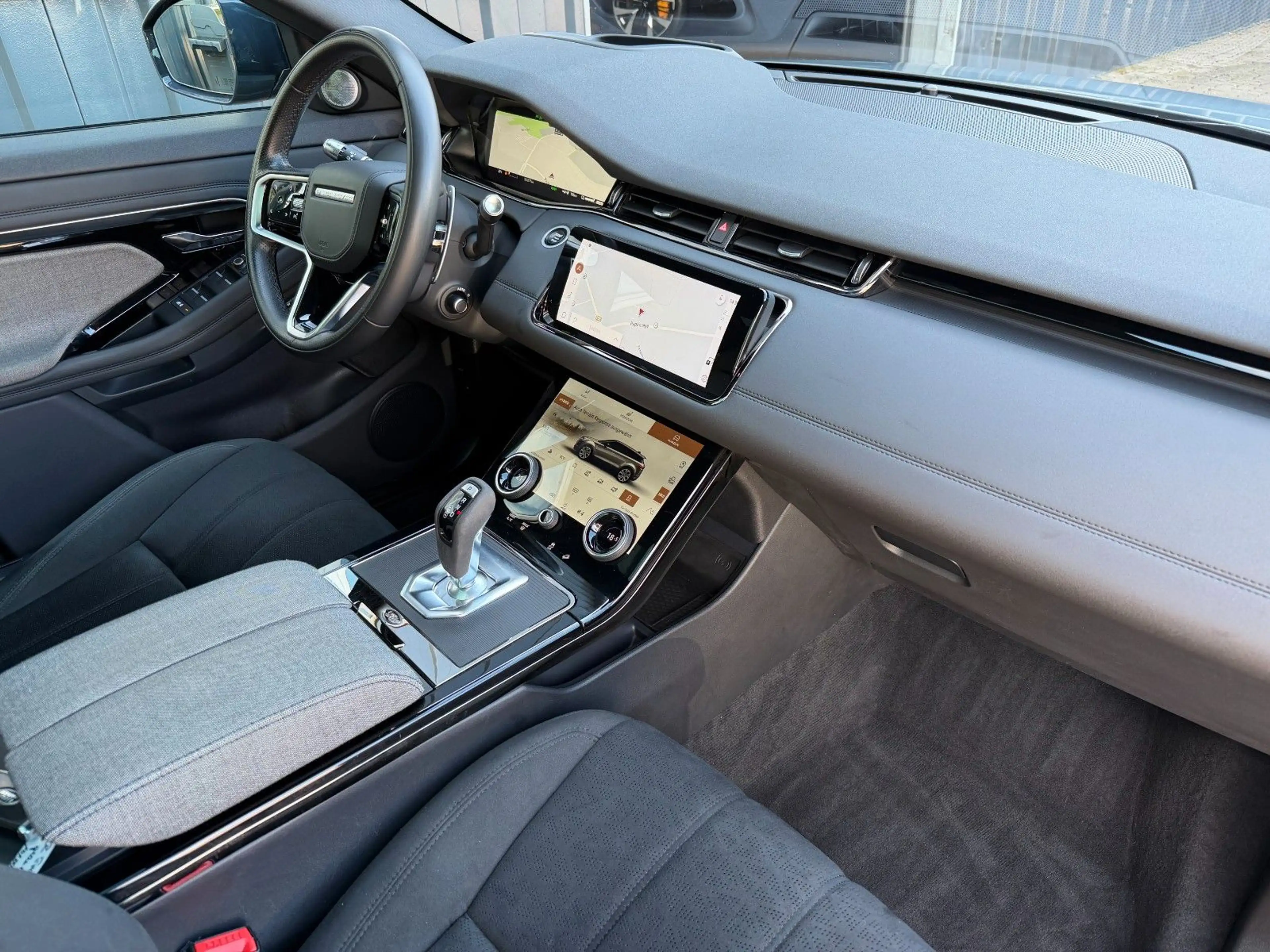 Land Rover Range Rover Evoque EVOQUE P300e R-DYNAMIC HSE*PANO*HUD*AHK* — photo 5