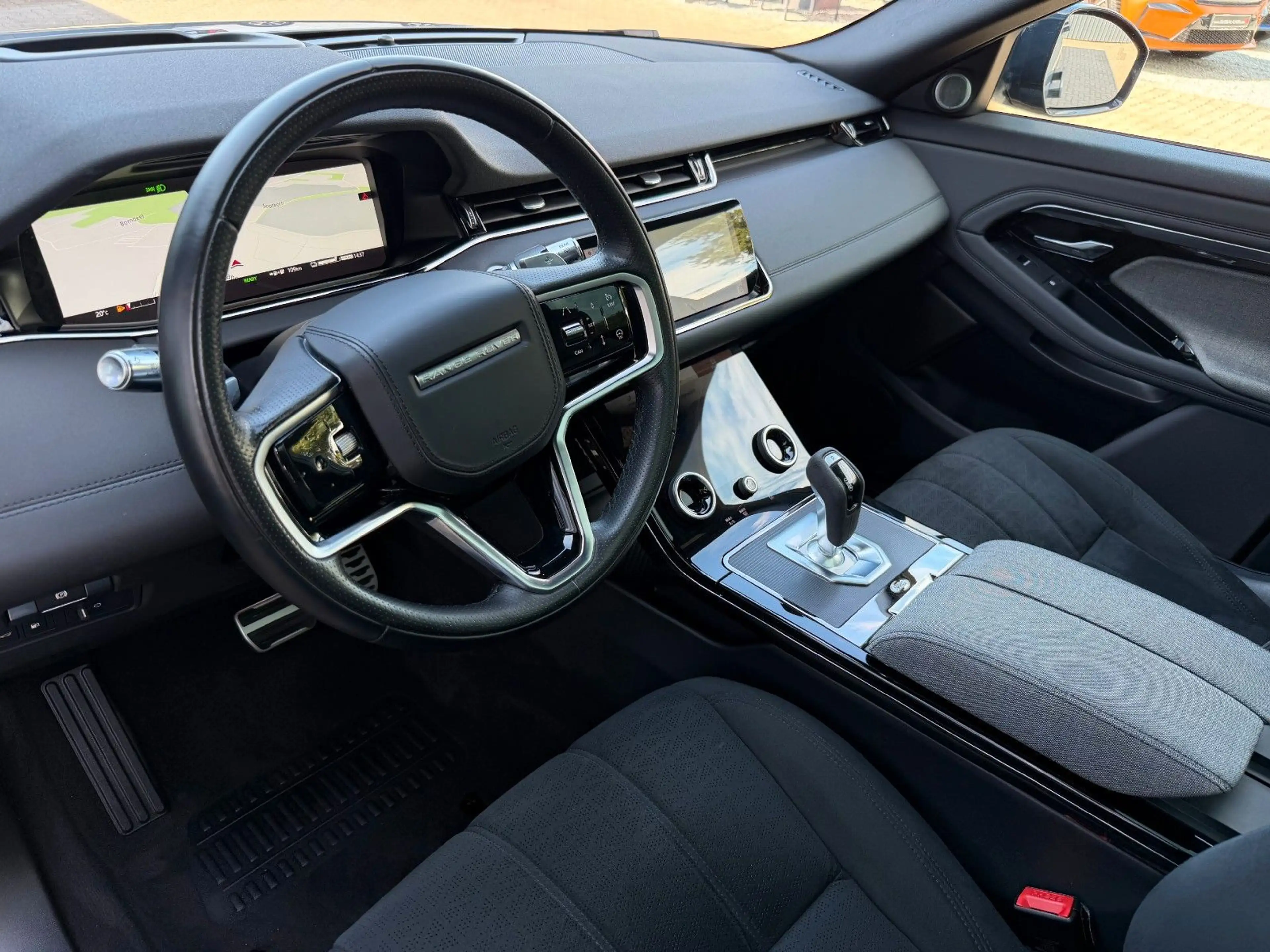 Land Rover Range Rover Evoque EVOQUE P300e R-DYNAMIC HSE*PANO*HUD*AHK* — photo 3