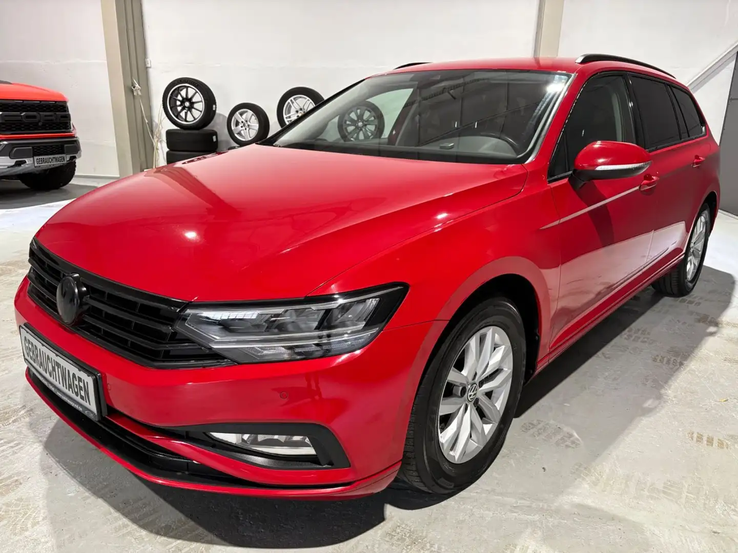 Volkswagen Passat Variant 1.6 TDI*LED*Navi*Massage*AHK* Red - 1