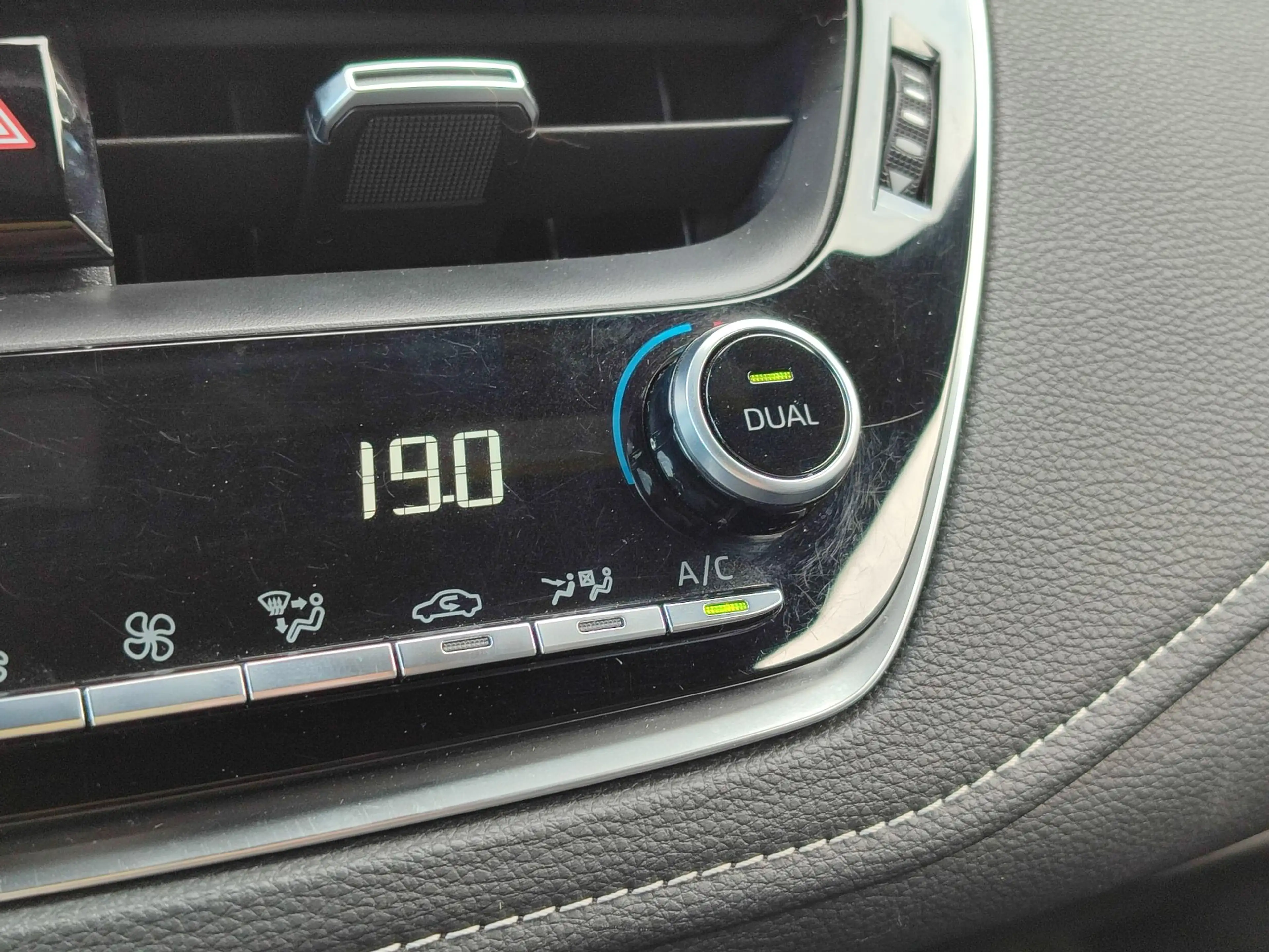 Toyota Corolla Touring Sports 1.8 Hybrid DYNAMIC STOELVERW KEYLES — photo 25