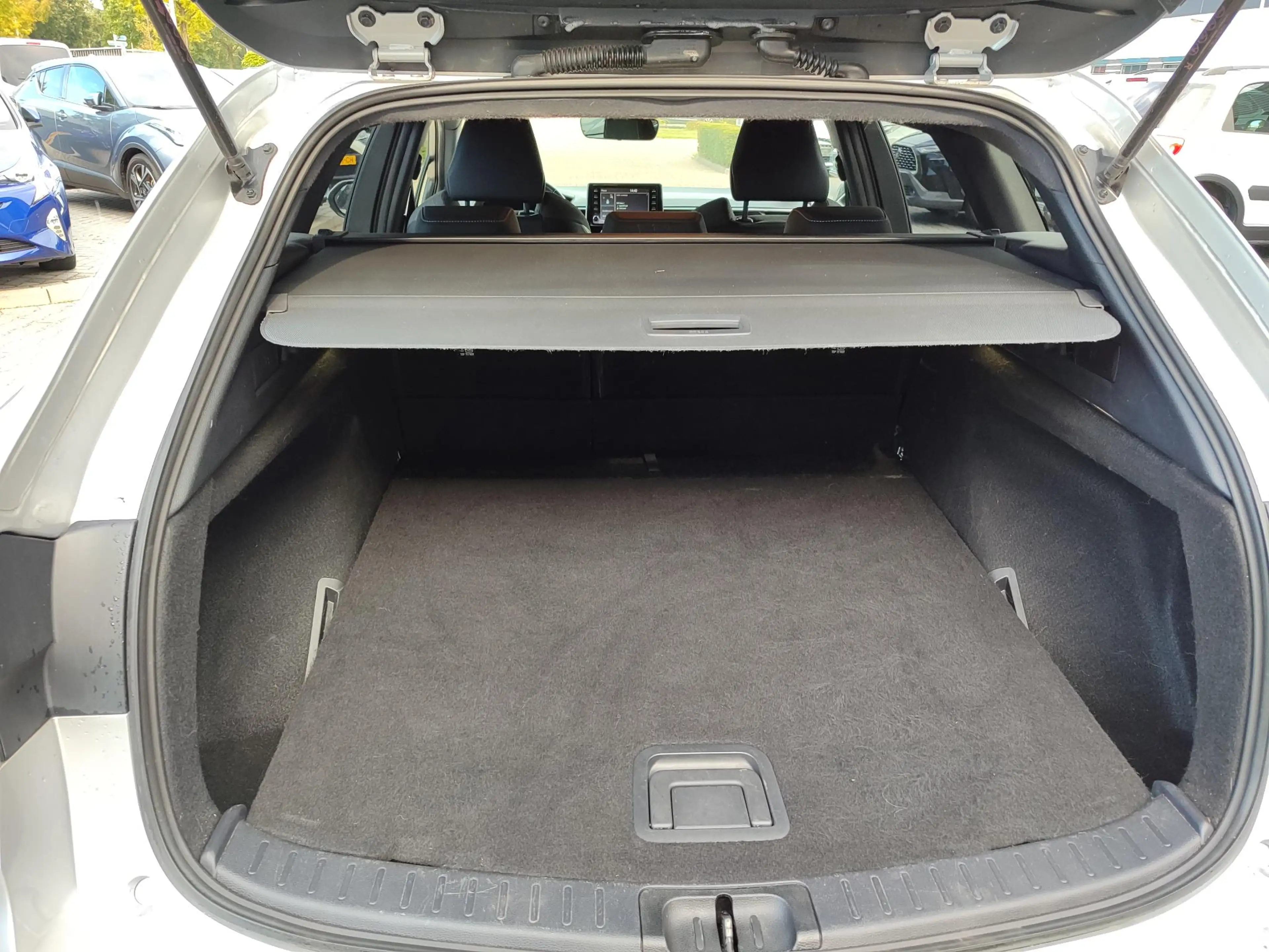 Toyota Corolla Touring Sports 1.8 Hybrid DYNAMIC STOELVERW KEYLES — photo 31