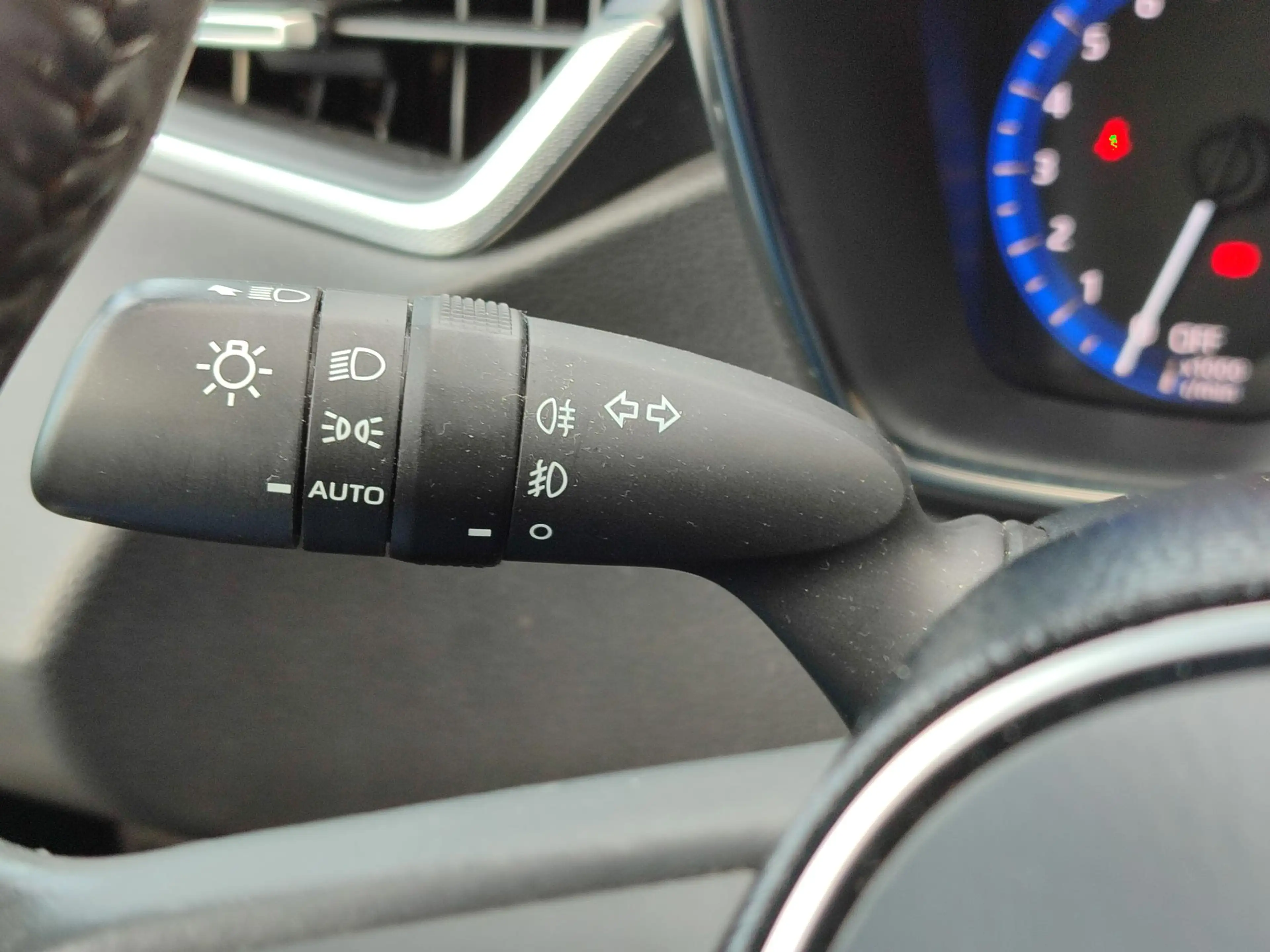 Toyota Corolla Touring Sports 1.8 Hybrid DYNAMIC STOELVERW KEYLES — photo 17