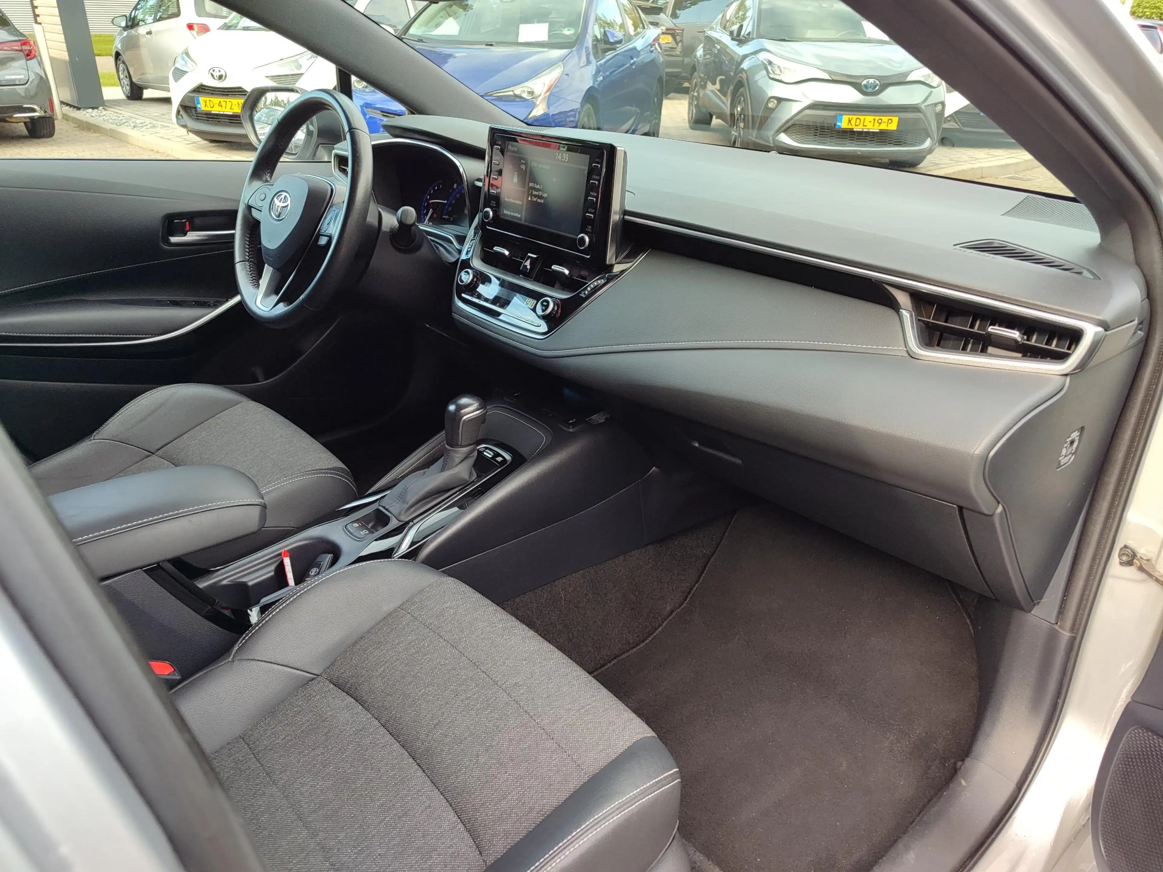 Toyota Corolla Touring Sports 1.8 Hybrid DYNAMIC STOELVERW KEYLES — photo 2