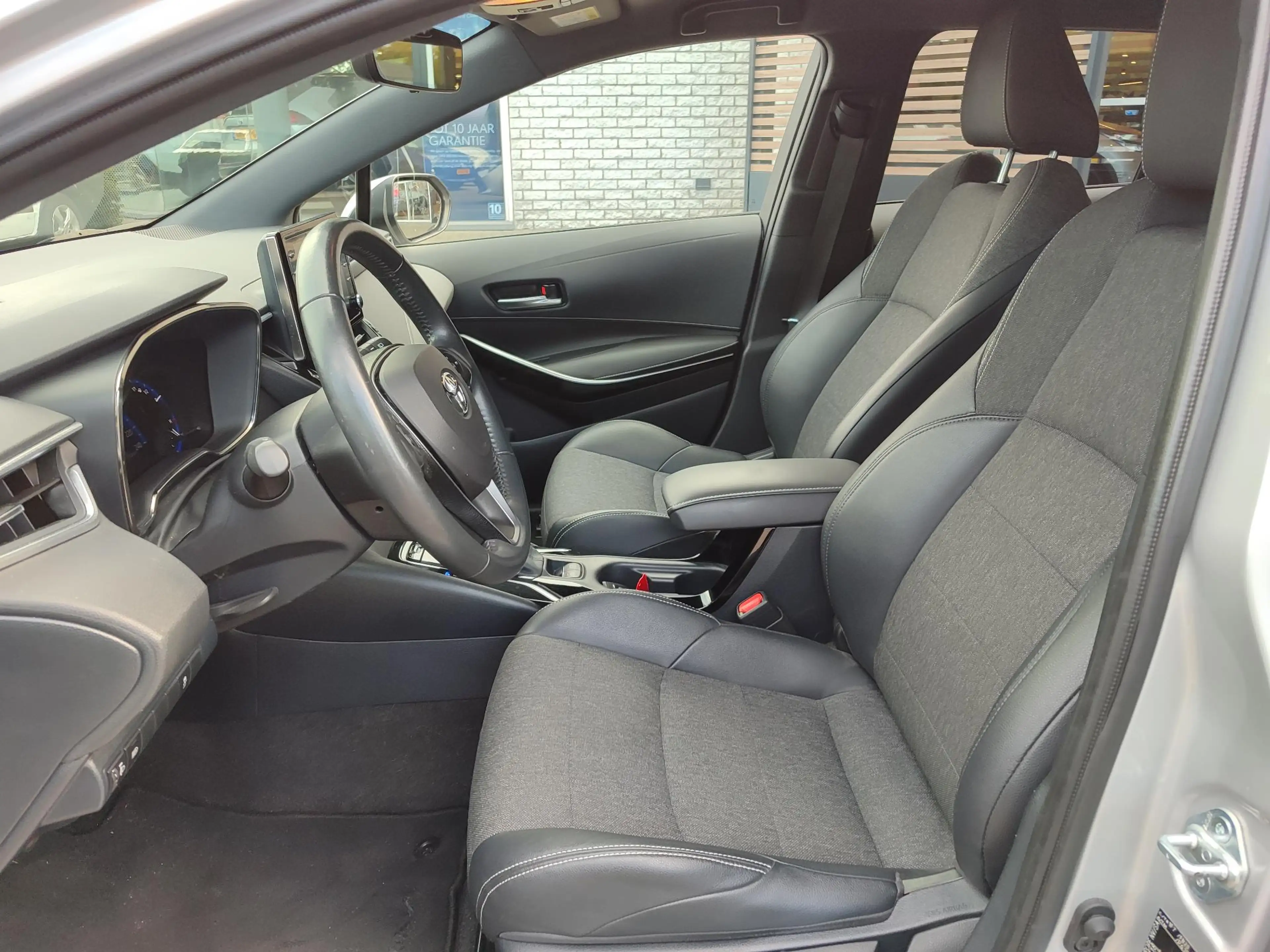 Toyota Corolla Touring Sports 1.8 Hybrid DYNAMIC STOELVERW KEYLES — photo 10