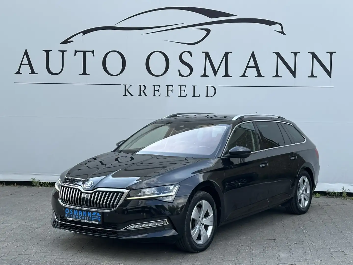 Skoda Superb Combi 2.0 TDI DSG Premium Edition   PANO Noir - 1