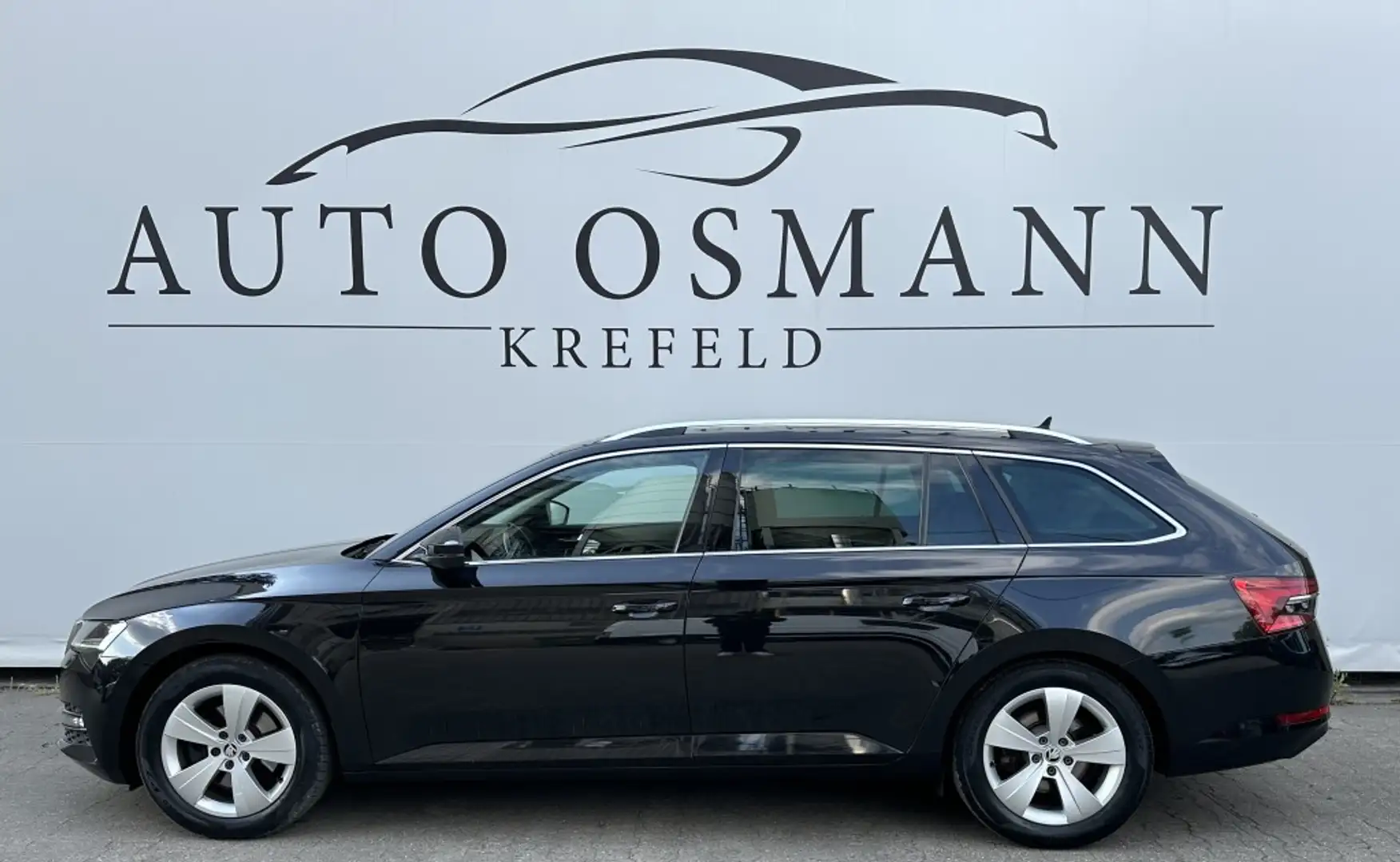 Skoda Superb Combi 2.0 TDI DSG Premium Edition   PANO Noir - 2