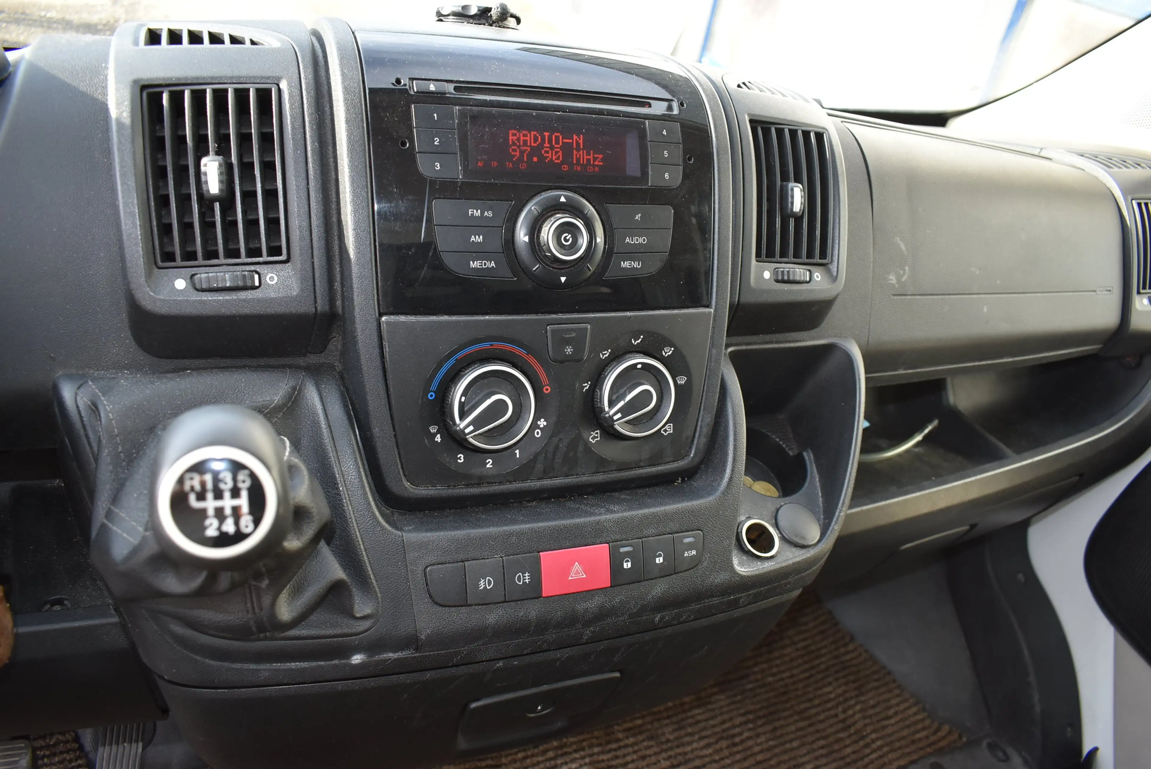 Peugeot Boxer HDi Kasten/Ladebordwand — photo 8
