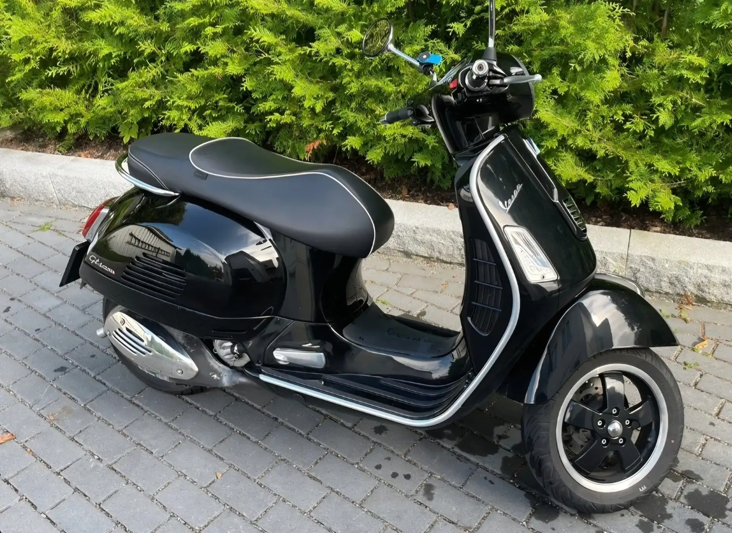 Vespa GTS 125 Nero - 1