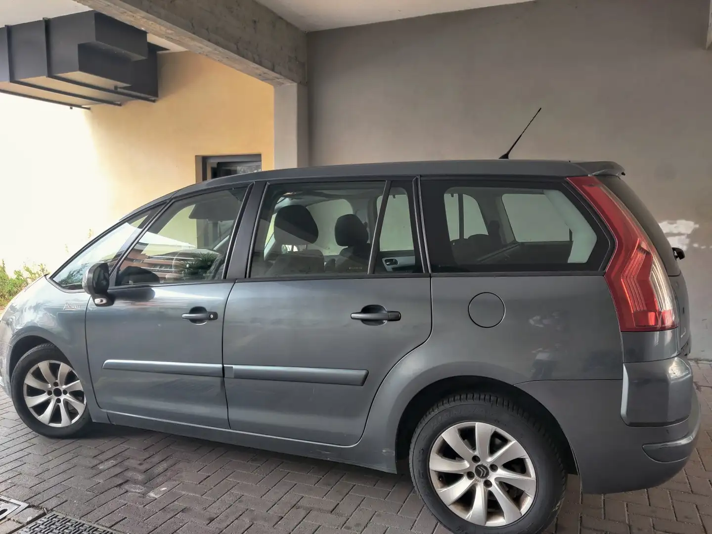 Citroen Grand C4 Picasso 1.6 e-hdi airdream Exclusive l'unico proprietario - 1