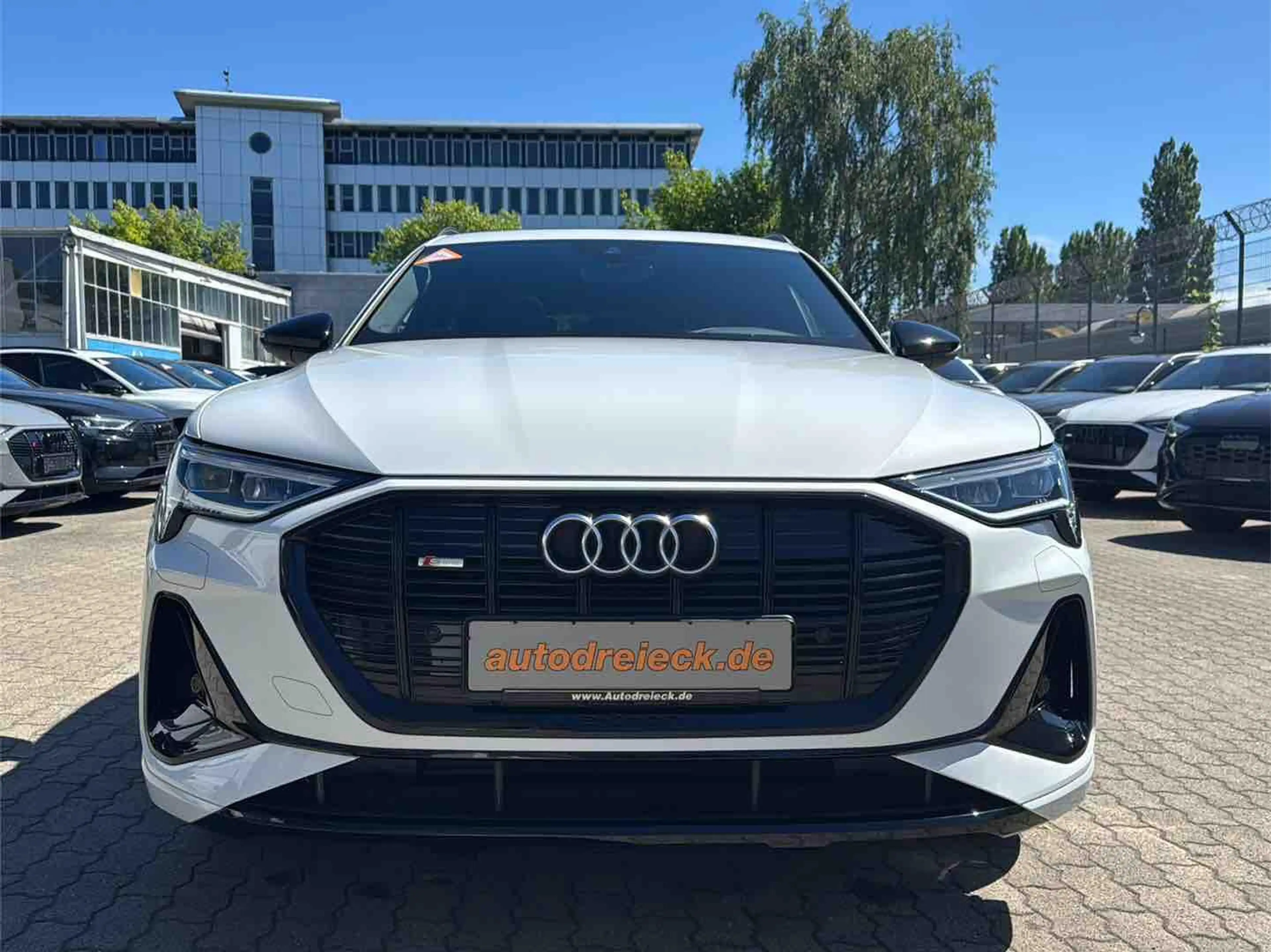 Audi e-tron 50 2x S line ACC BLACK PANO B&O 21Z KAM. — photo 4