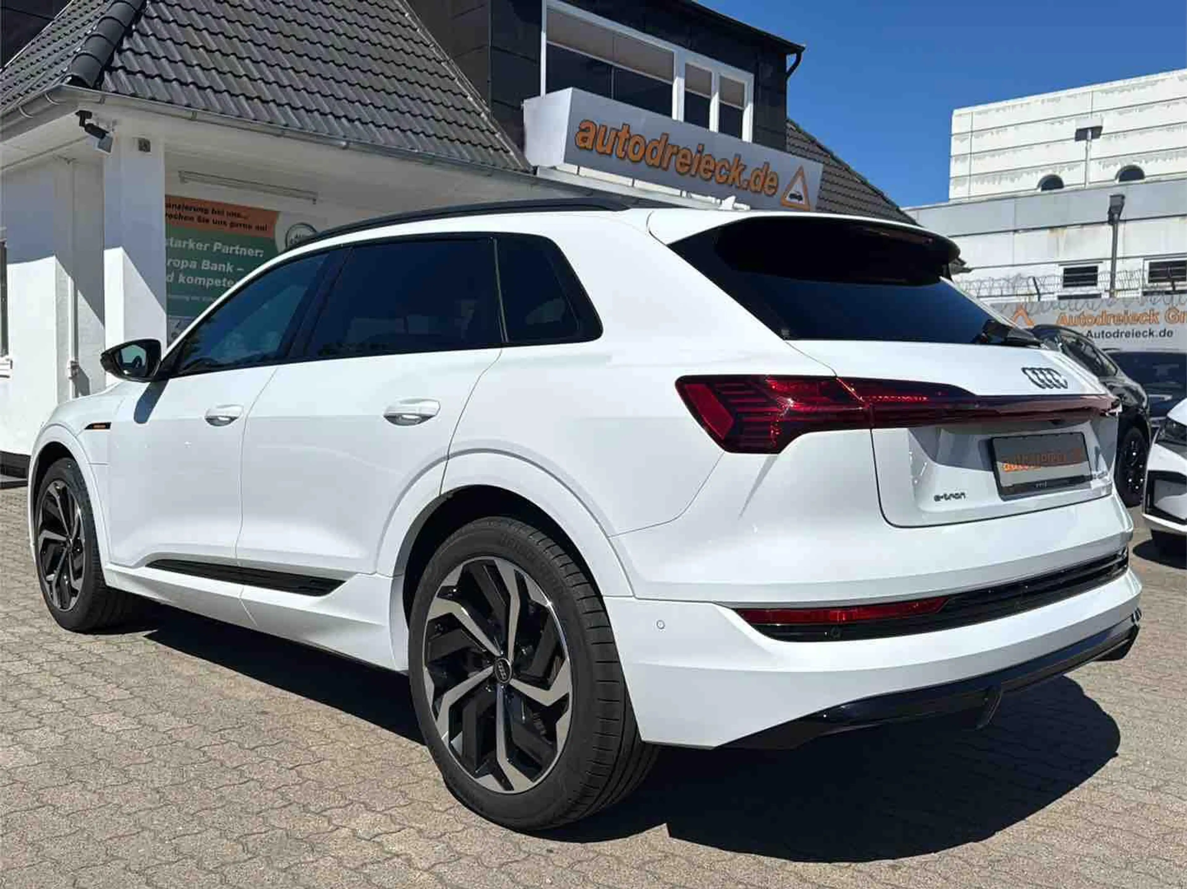 Audi e-tron 50 2x S line ACC BLACK PANO B&O 21Z KAM. — photo 10