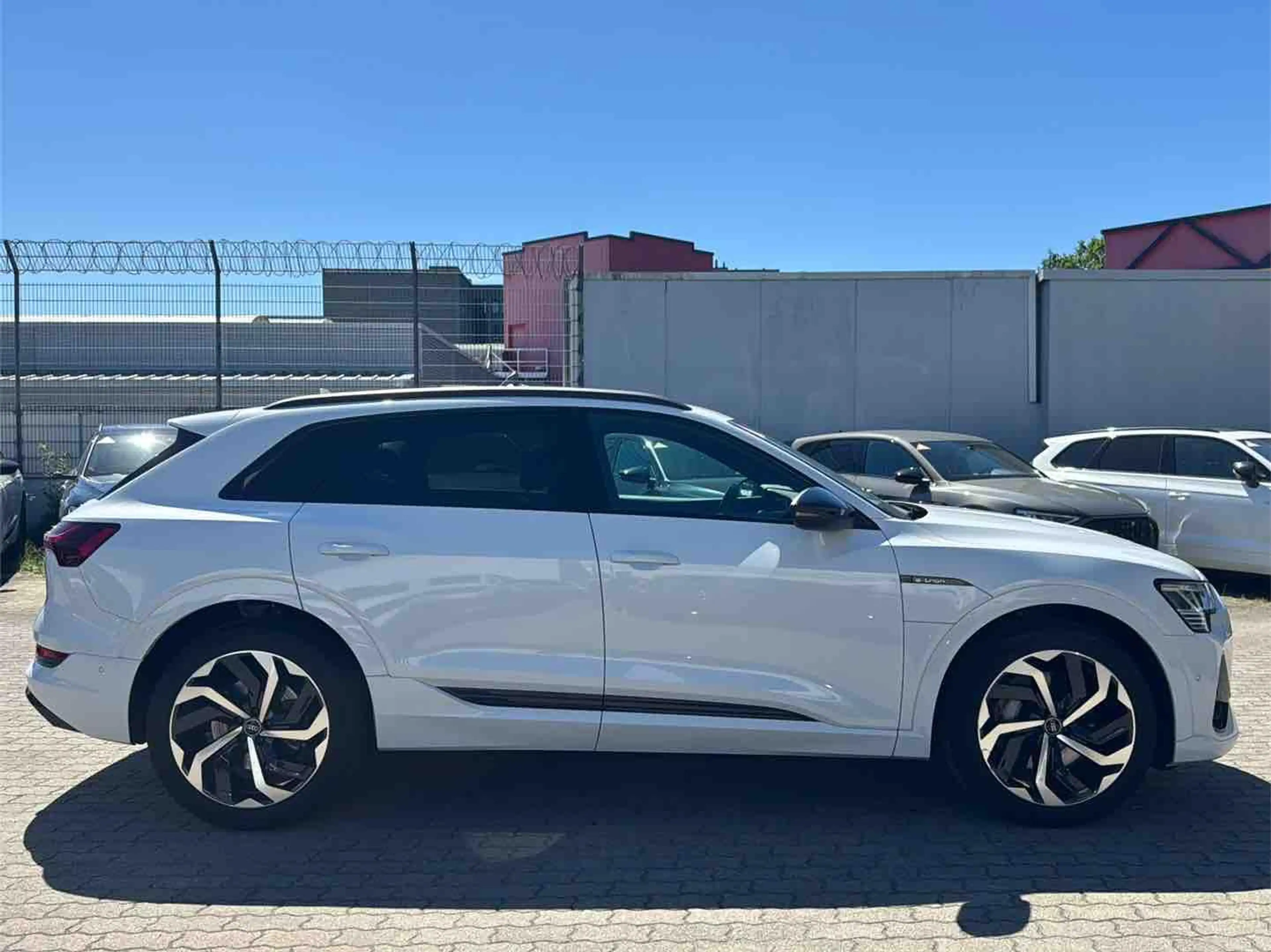 Audi e-tron 50 2x S line ACC BLACK PANO B&O 21Z KAM. — photo 6