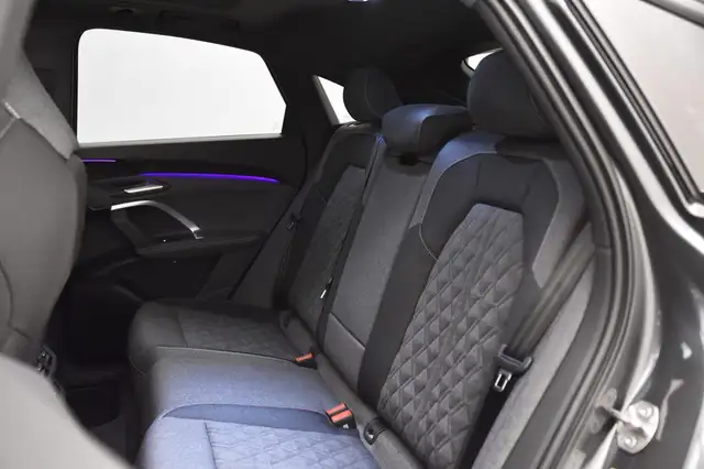 Audi Q5 view 14