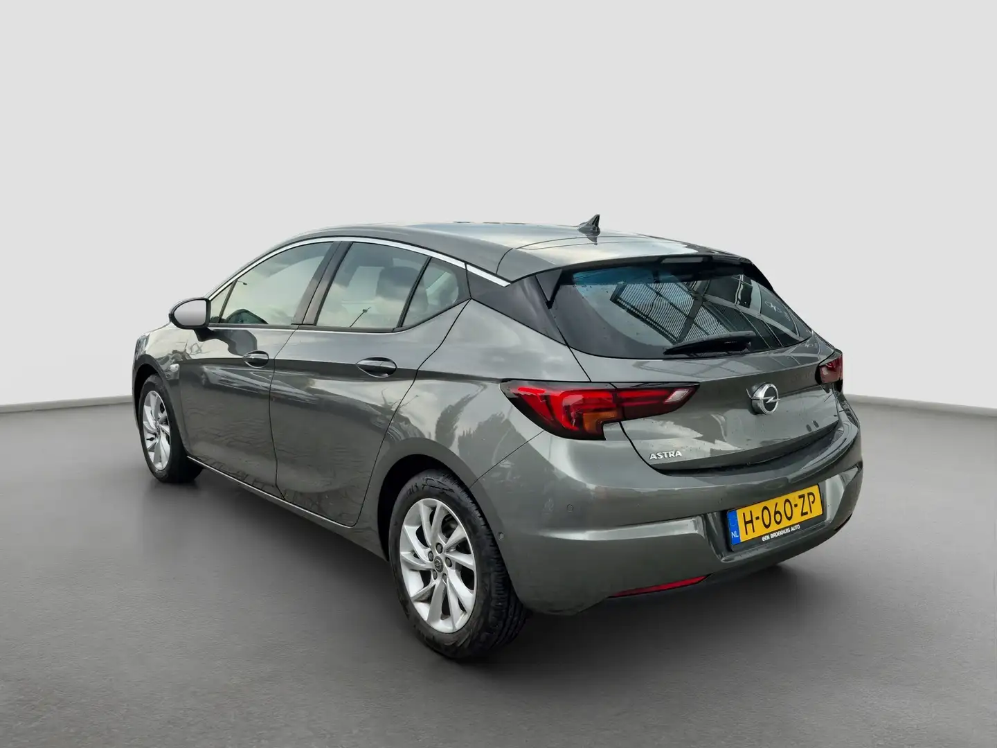 Opel Astra 1.2 Elegance | Achteruitrijcamera | Keyless entry Grijs - 2
