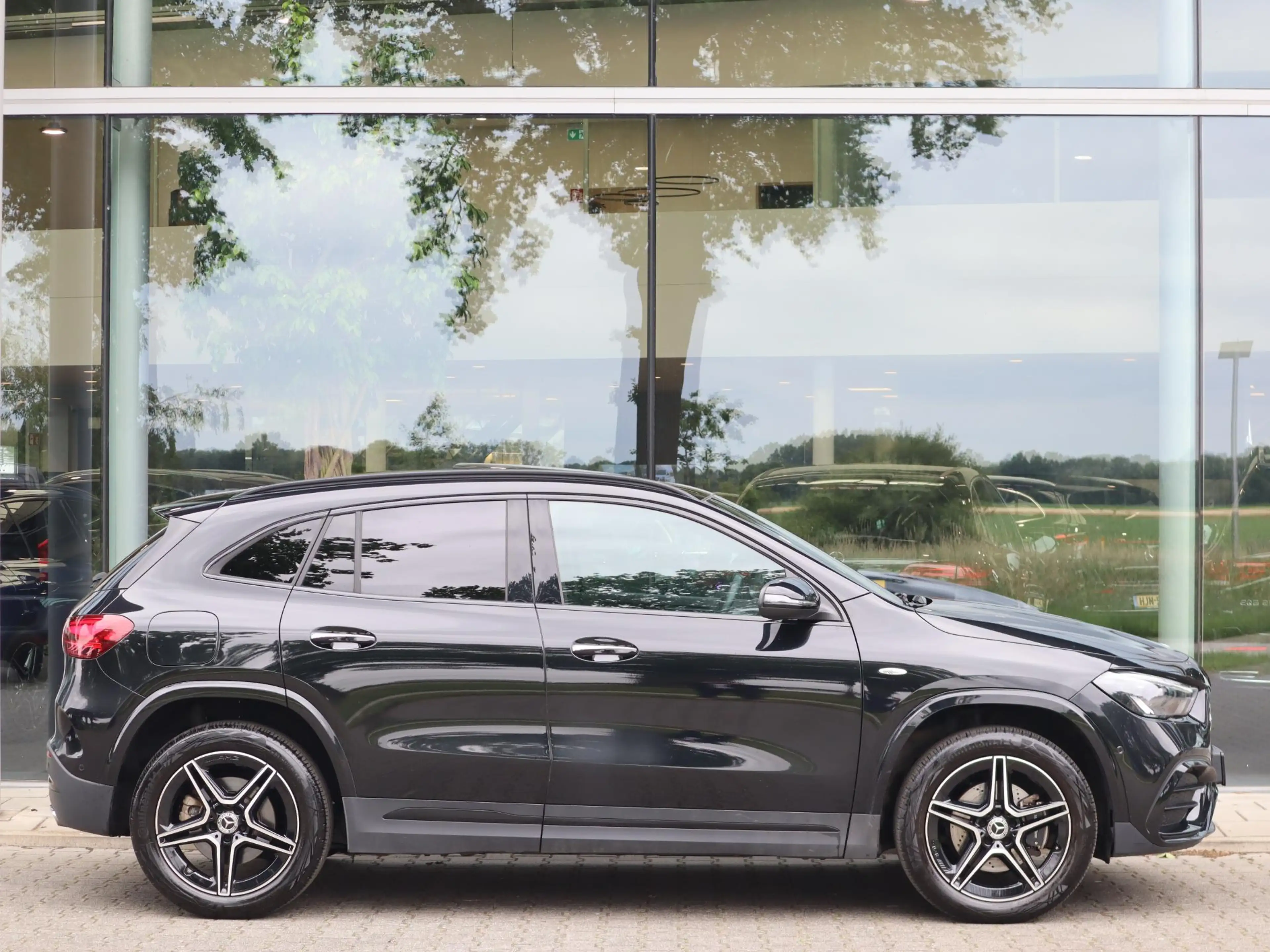 Mercedes-Benz GLA 250 e Business Solution AMG l Keyless l Panoramadak l — photo 5