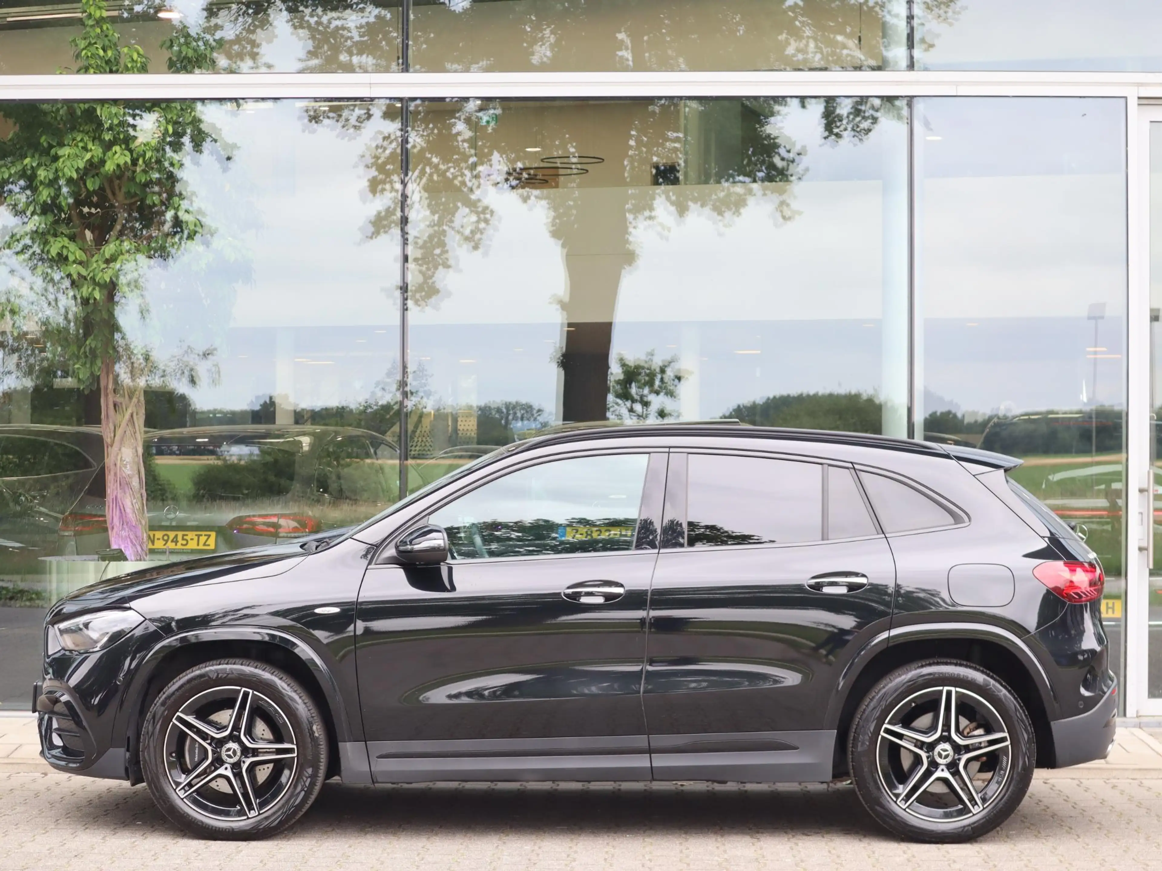 Mercedes-Benz GLA 250 e Business Solution AMG l Keyless l Panoramadak l — photo 4