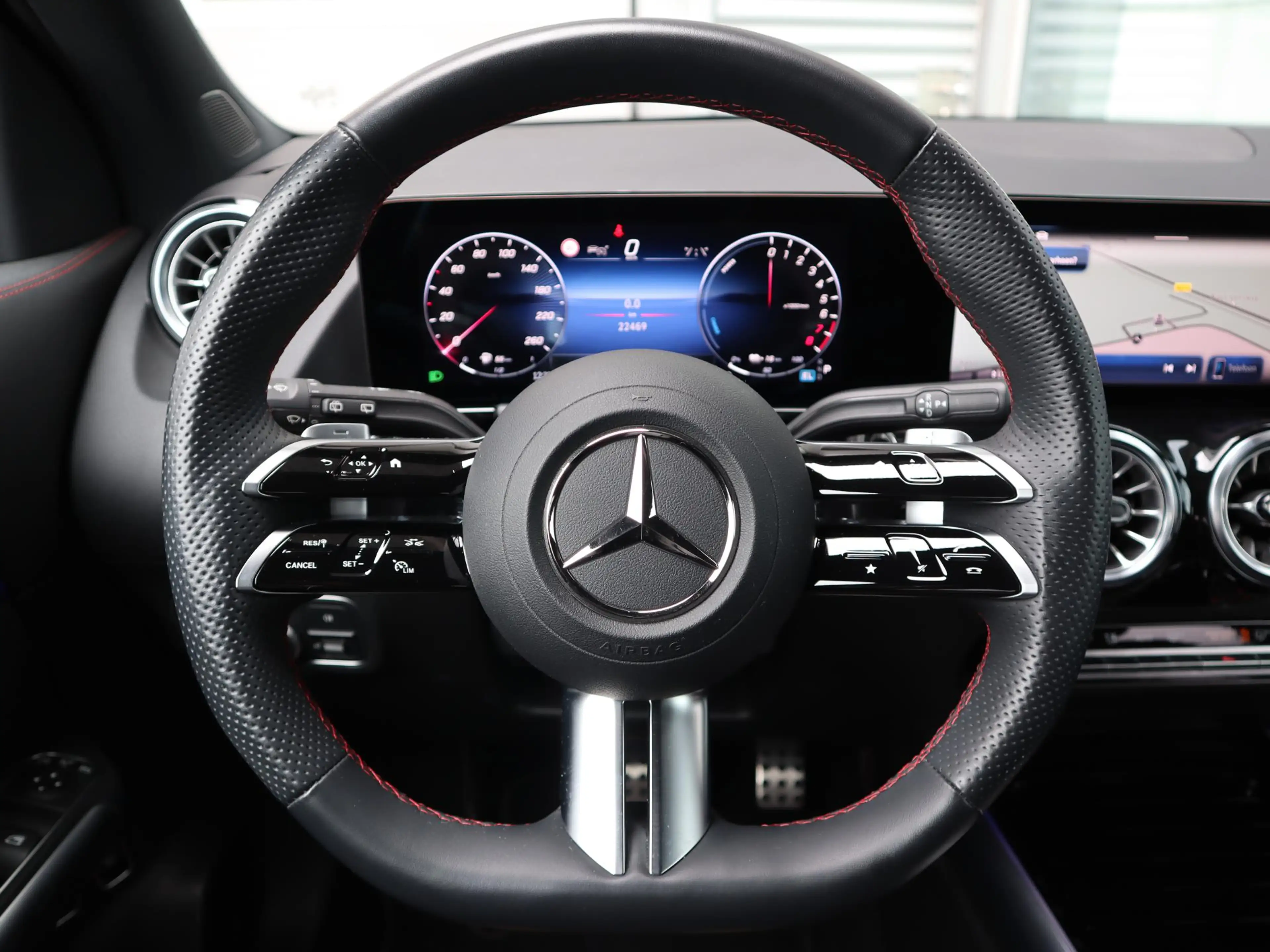 Mercedes-Benz GLA 250 e Business Solution AMG l Keyless l Panoramadak l — photo 14