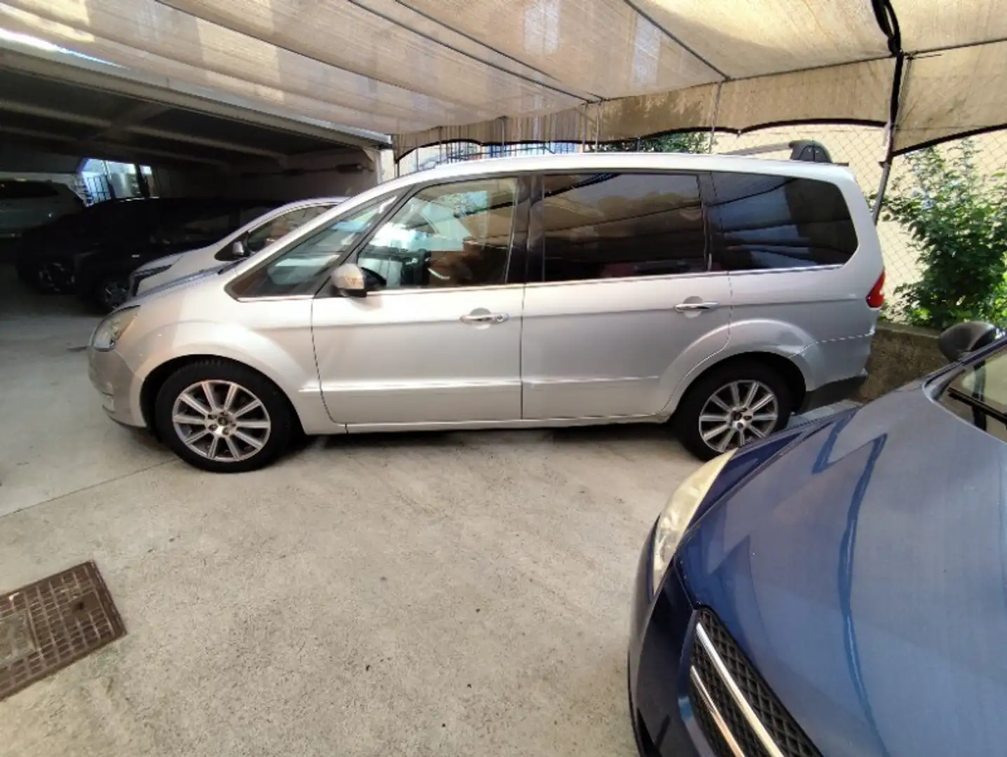 Ford Galaxy 2.0 TDCi 140 CV Titanium DPF Argento - 2