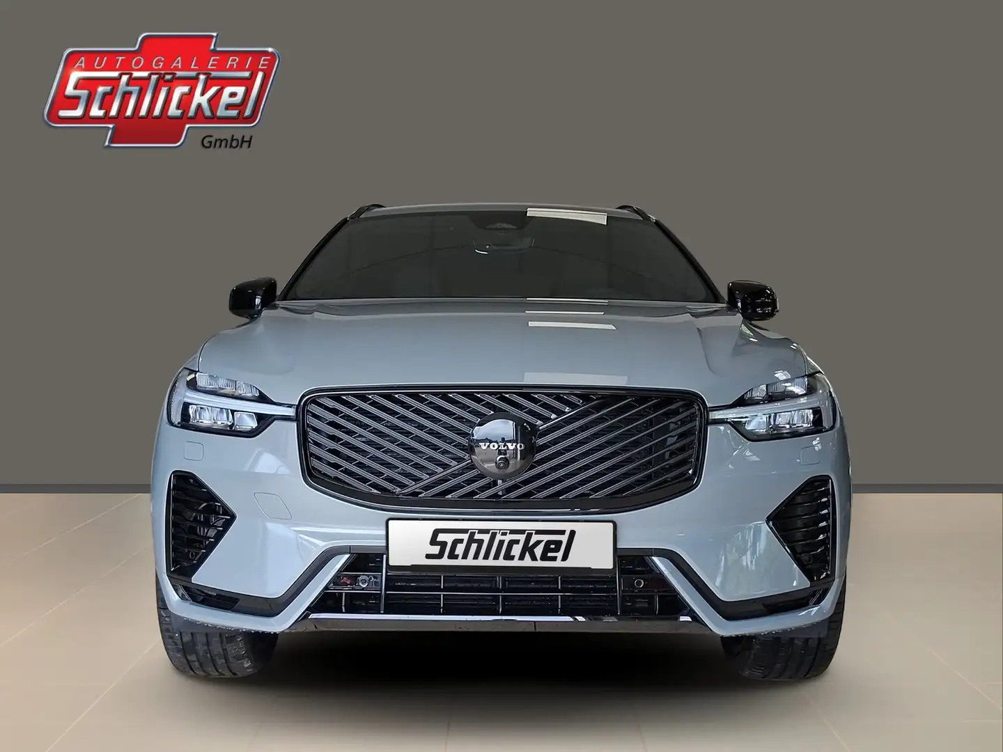 Volvo XC60 T6 Plus Black Edition Recharge Plug-In Hybrid AWD Grau - 2