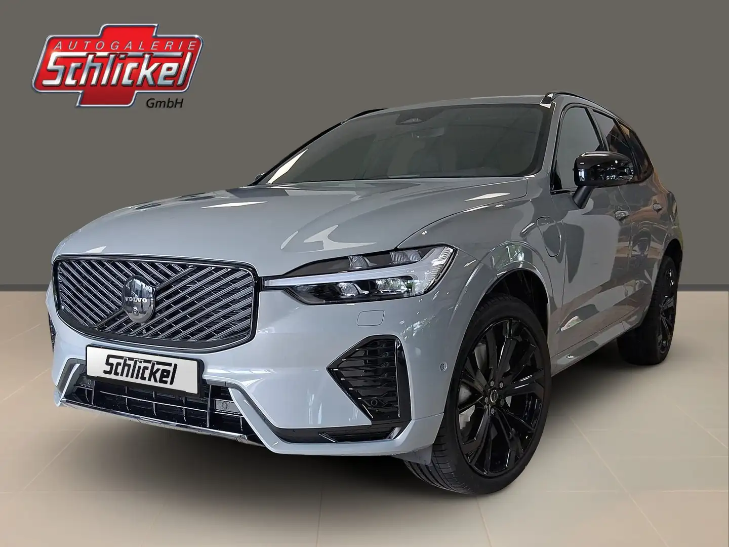 Volvo XC60 T6 Plus Black Edition Recharge Plug-In Hybrid AWD Grau - 1
