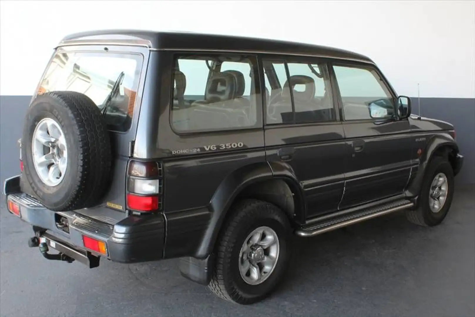 Mitsubishi Pajero 3500 V6 seit 2004 in gleicher Hand AHK Grau - 2