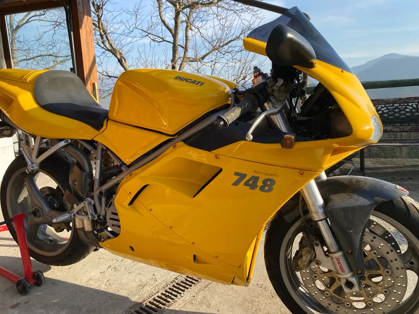 Ducati 748 Yellow - 1