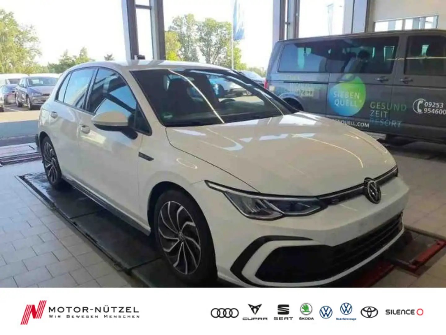Volkswagen Golf VIII 1.5 TSI R-LINE LED+NAVI+DAB+SHZ+APP+17 Weiß - 1