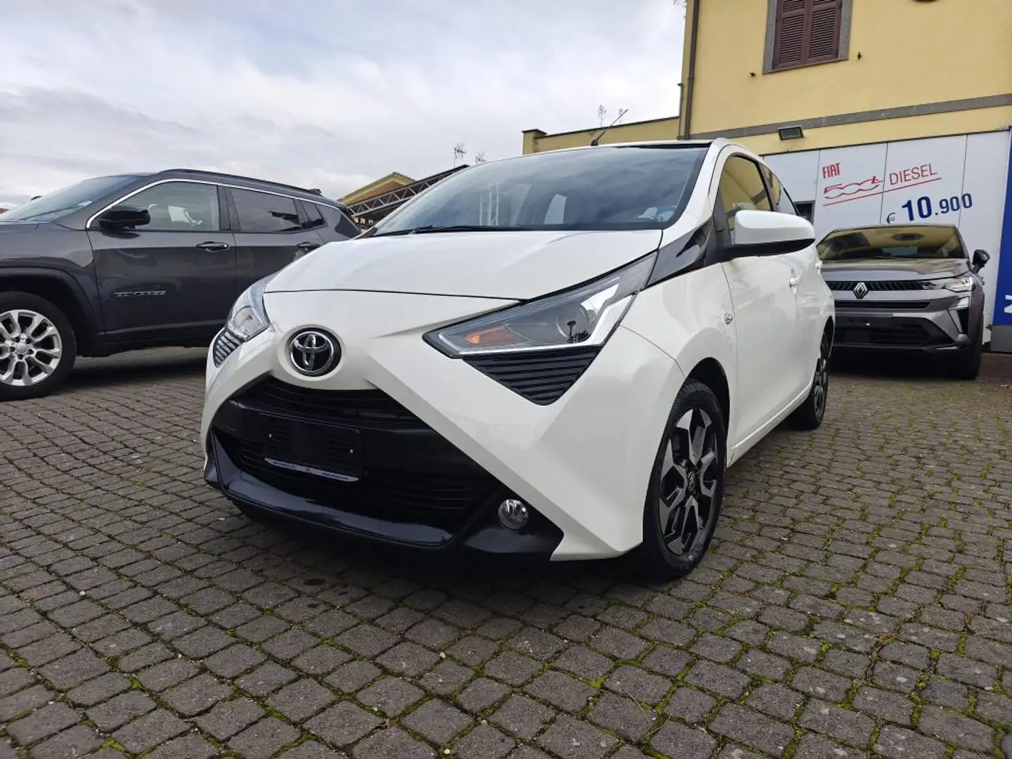 Toyota Aygo X Aygo 5p 1.0 x-play m-mt 72cv Bianco - 1