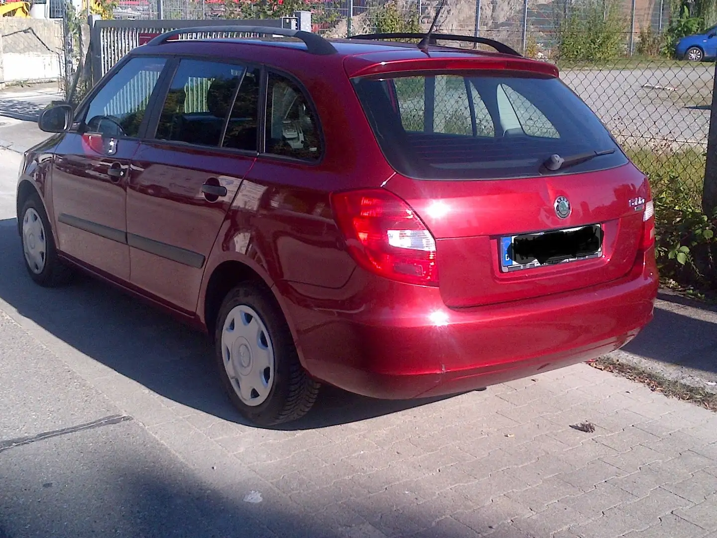 Skoda Fabia TÜV neu Rot - 2