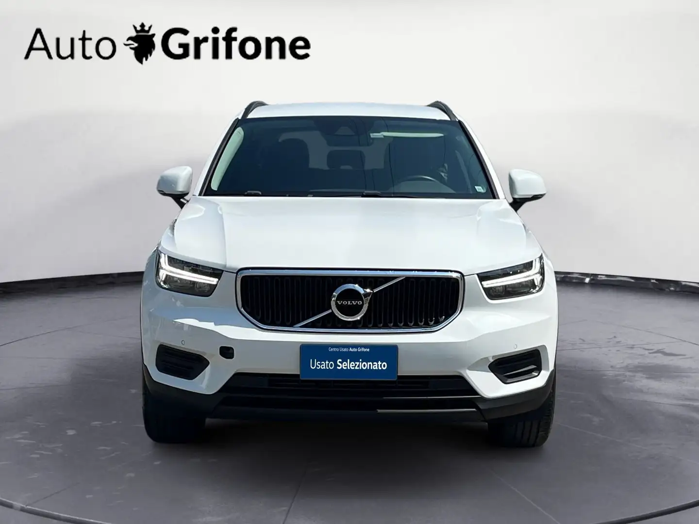 Volvo XC40 T2 Geartronic Momentum Bianco - 2