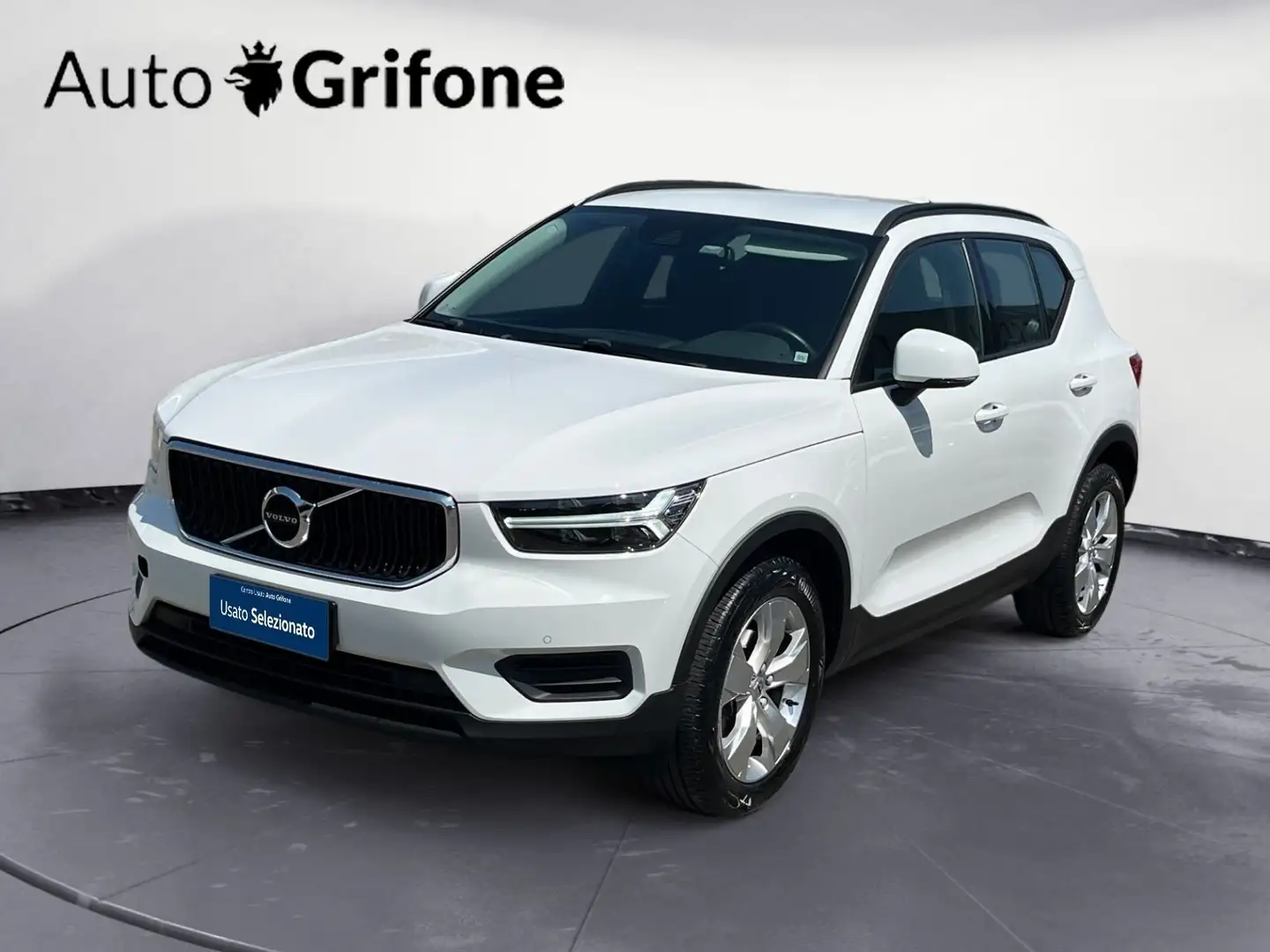 Volvo XC40 T2 Geartronic Momentum Bianco - 1