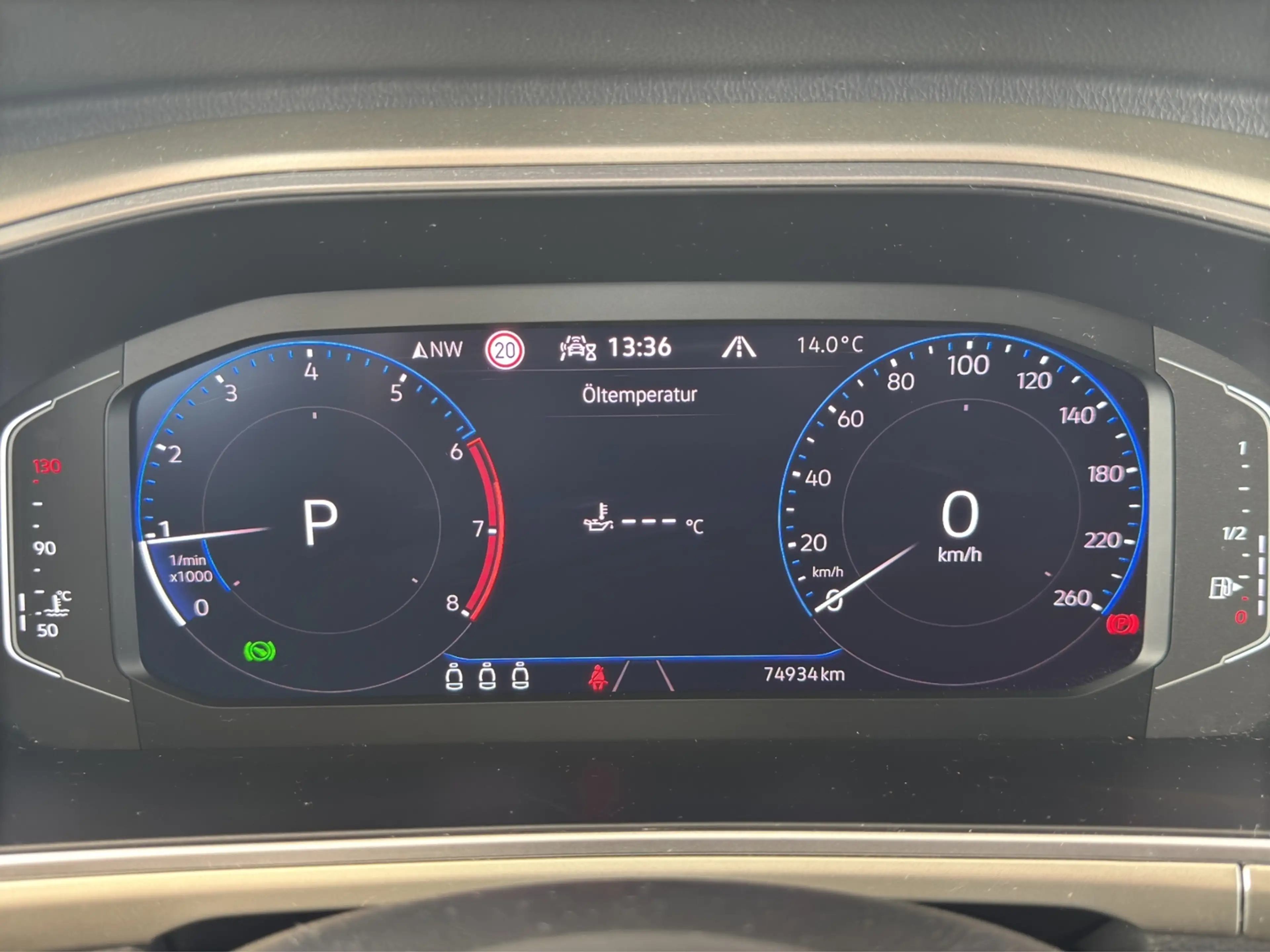 Volkswagen T-Roc Move 1.5TSI DSG *LED+*StndHzg*DC Pro*RV* — photo 10