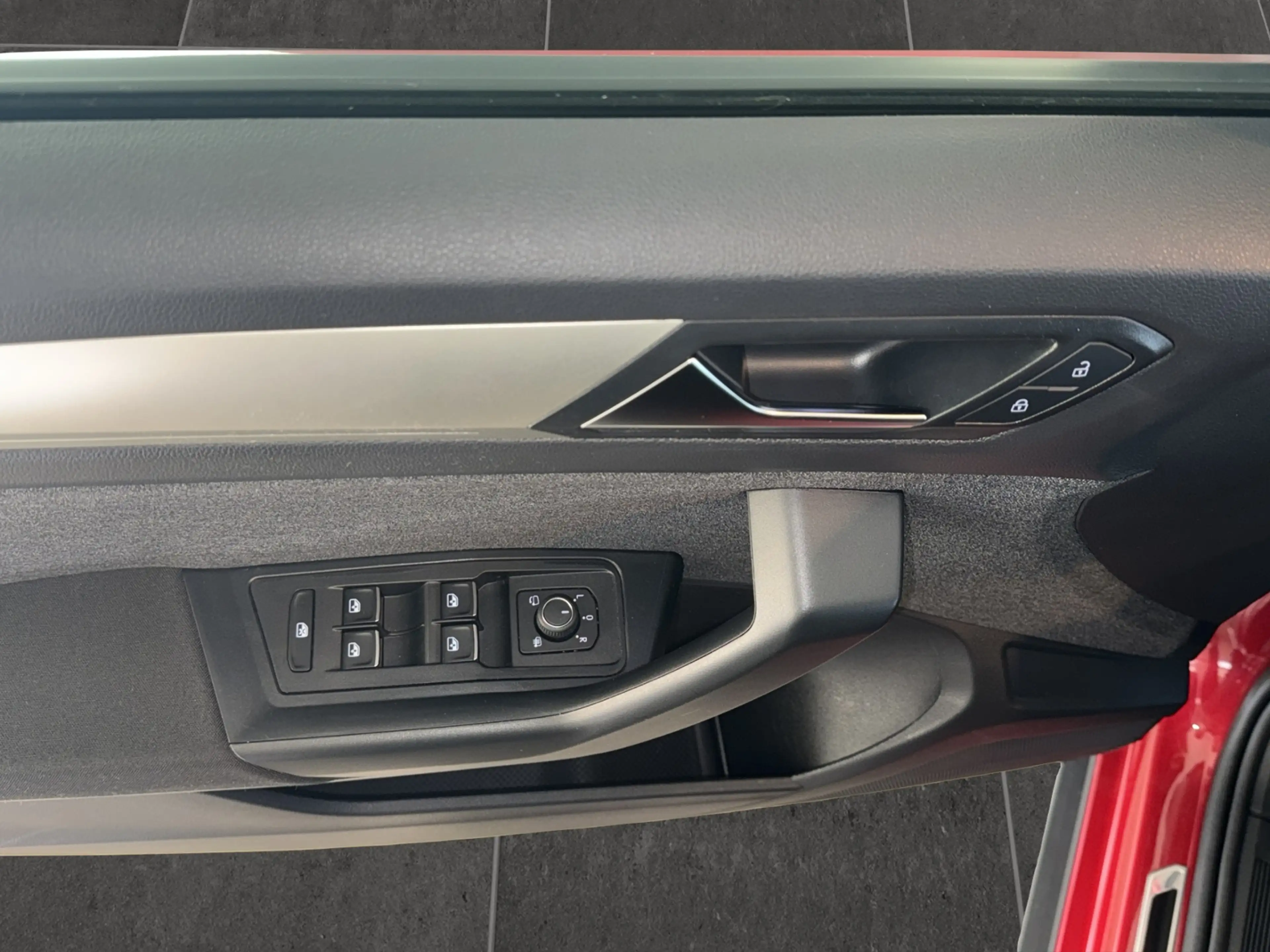 Volkswagen T-Roc Move 1.5TSI DSG *LED+*StndHzg*DC Pro*RV* — photo 11