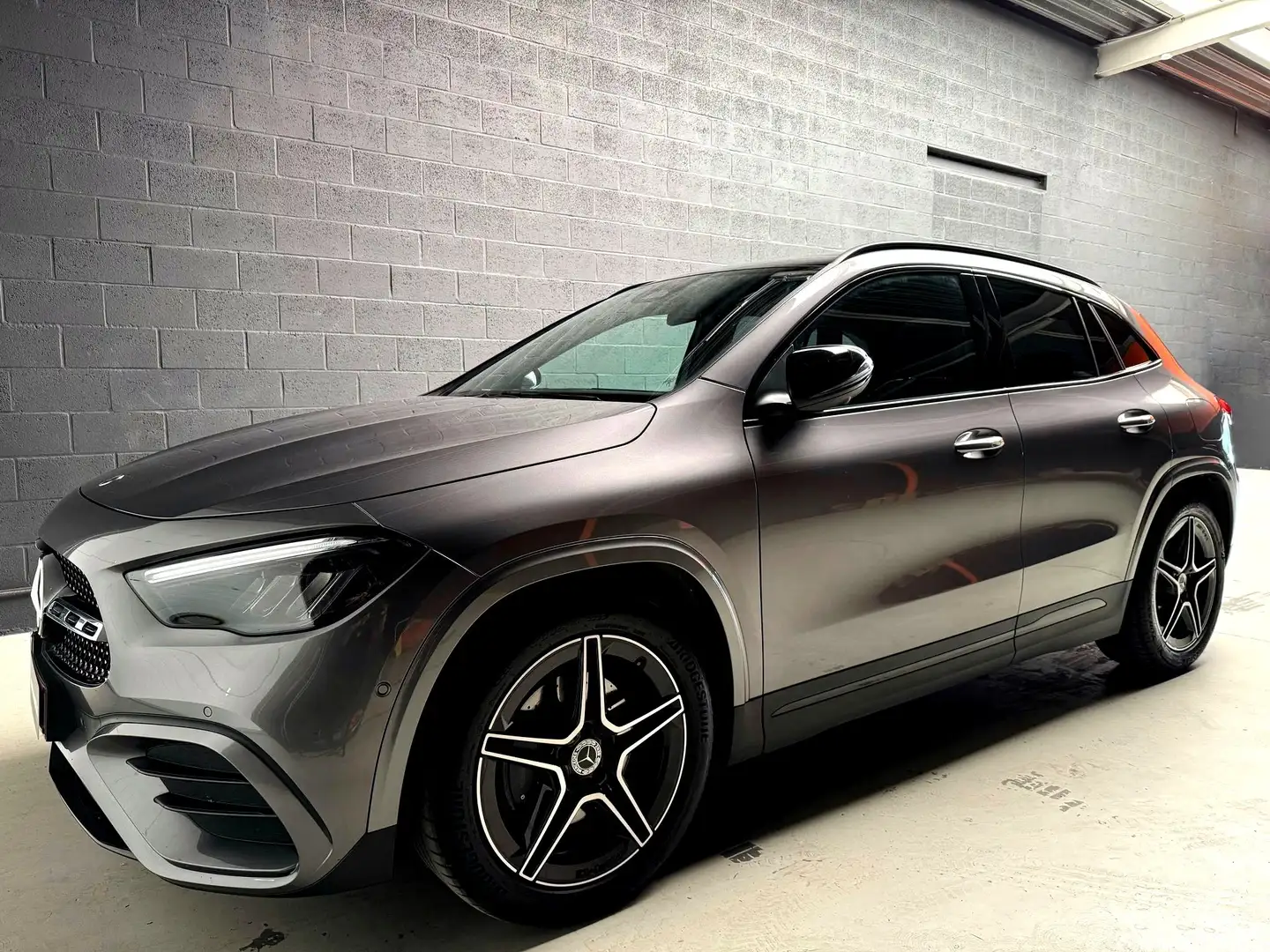 Mercedes-Benz GLA 180 AMG Line - GARANTIE 12 à 48 mois Grijs - 2