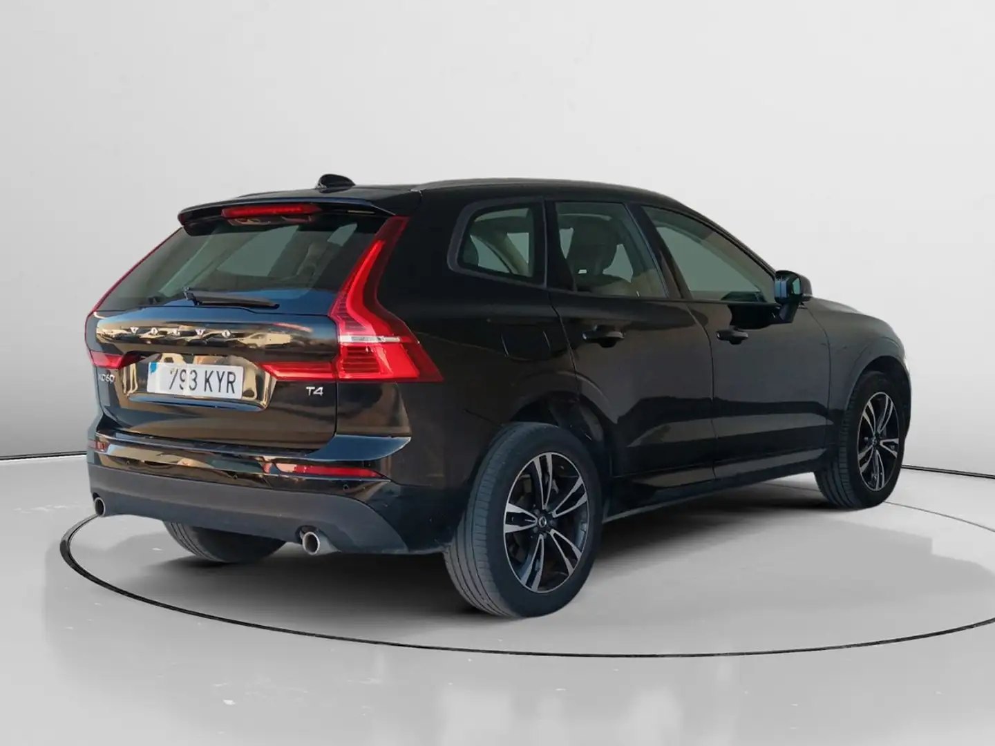 Volvo XC60 B4 Momentum FWD Aut. Negro - 2