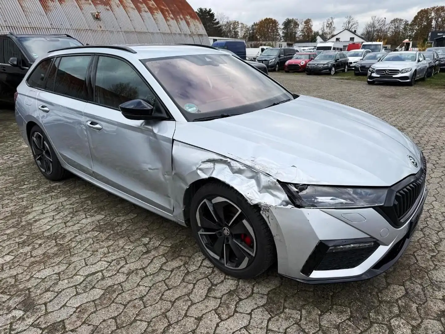 Skoda Octavia Combi 2.0 TDI DSG RS HuD Matrix Navi Silber - 2