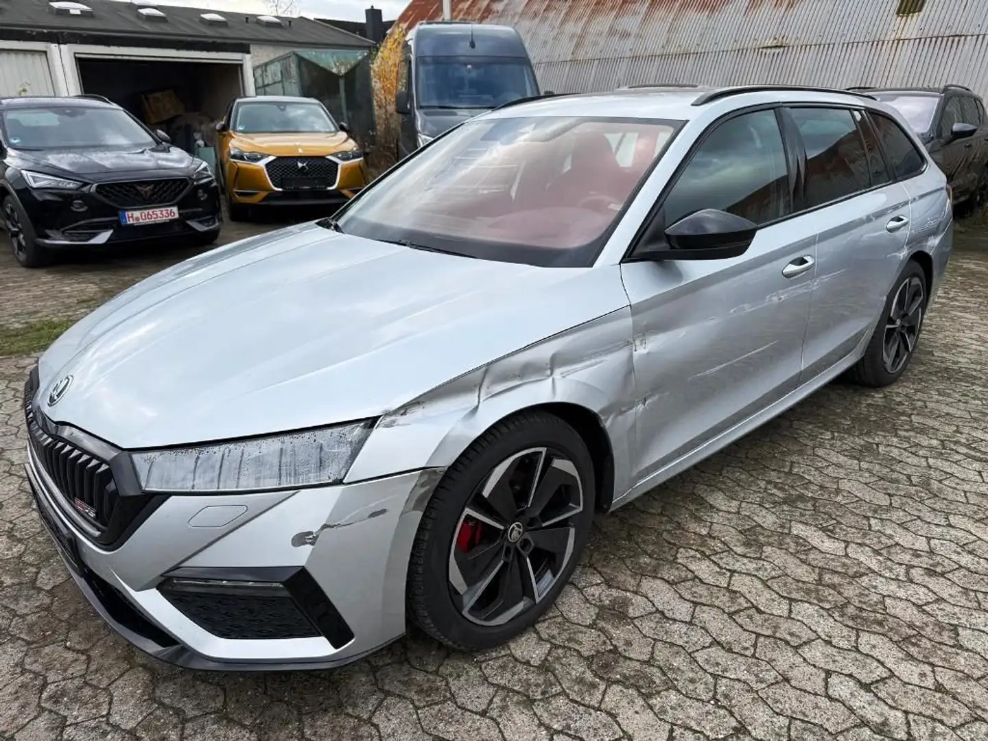 Skoda Octavia Combi 2.0 TDI DSG RS HuD Matrix Navi Silber - 1